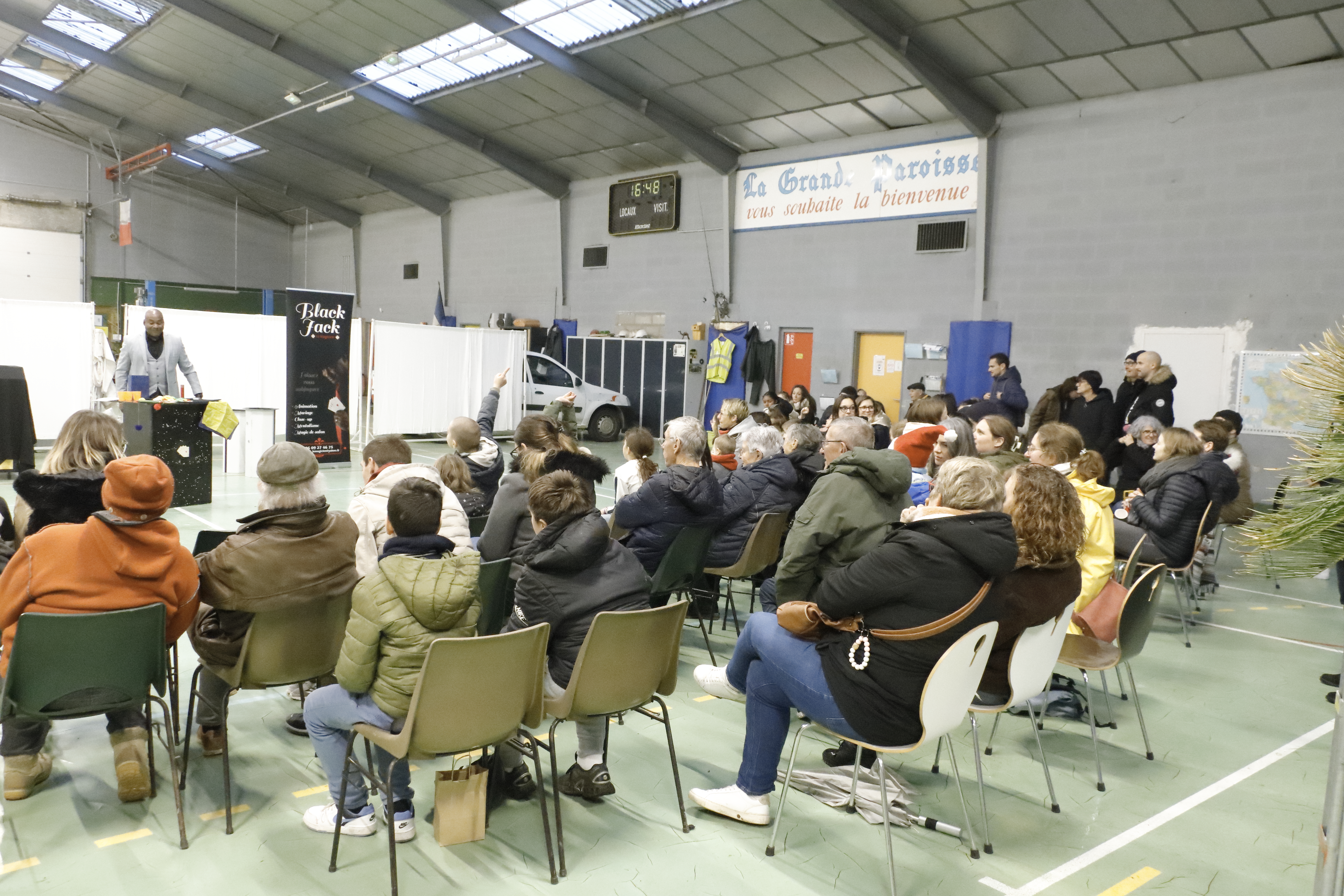 GAC 2025 Marché de Noël spectacle magie.JPG