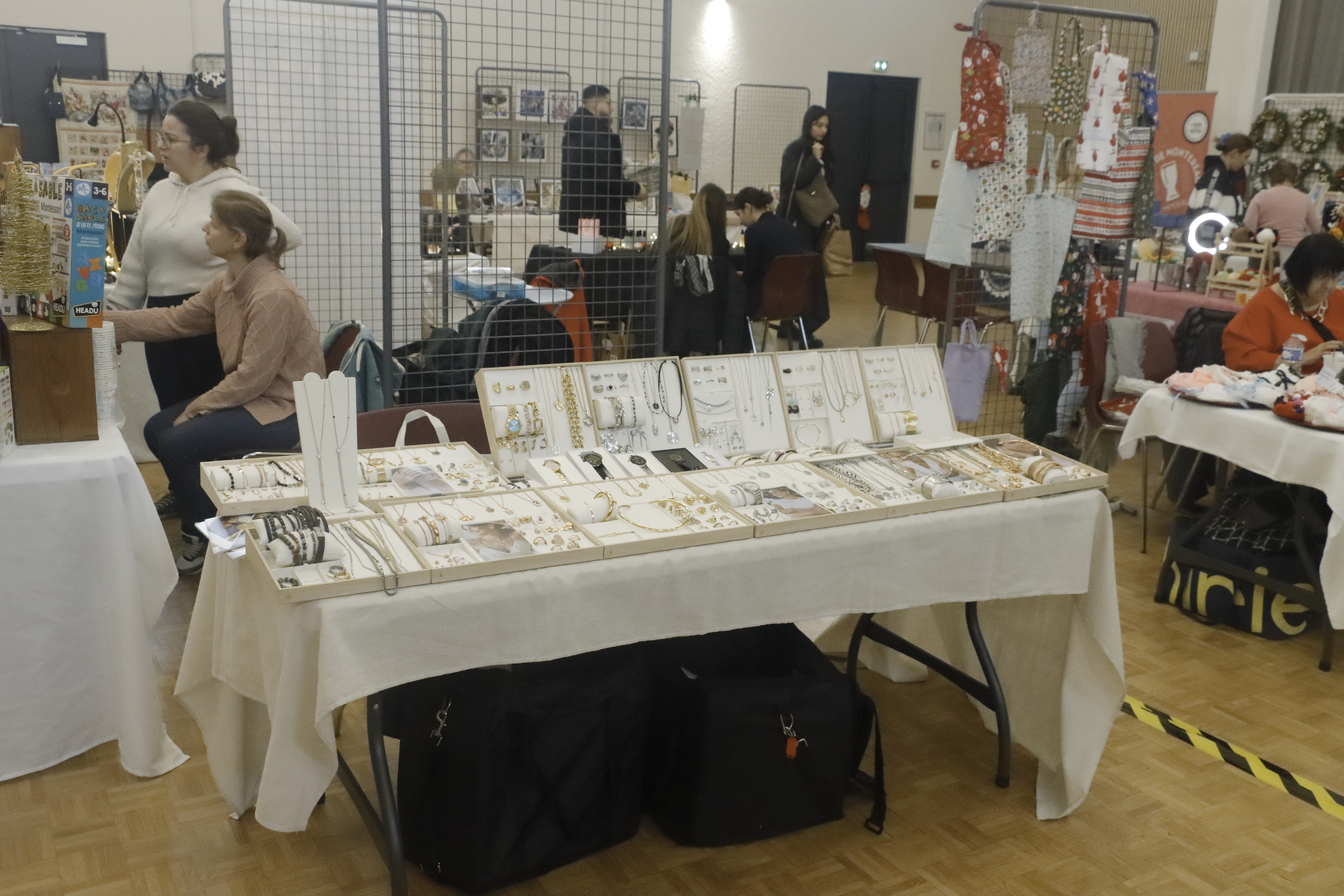 GAC 2025 Marché de Noël Bijoux et jeux.JPG