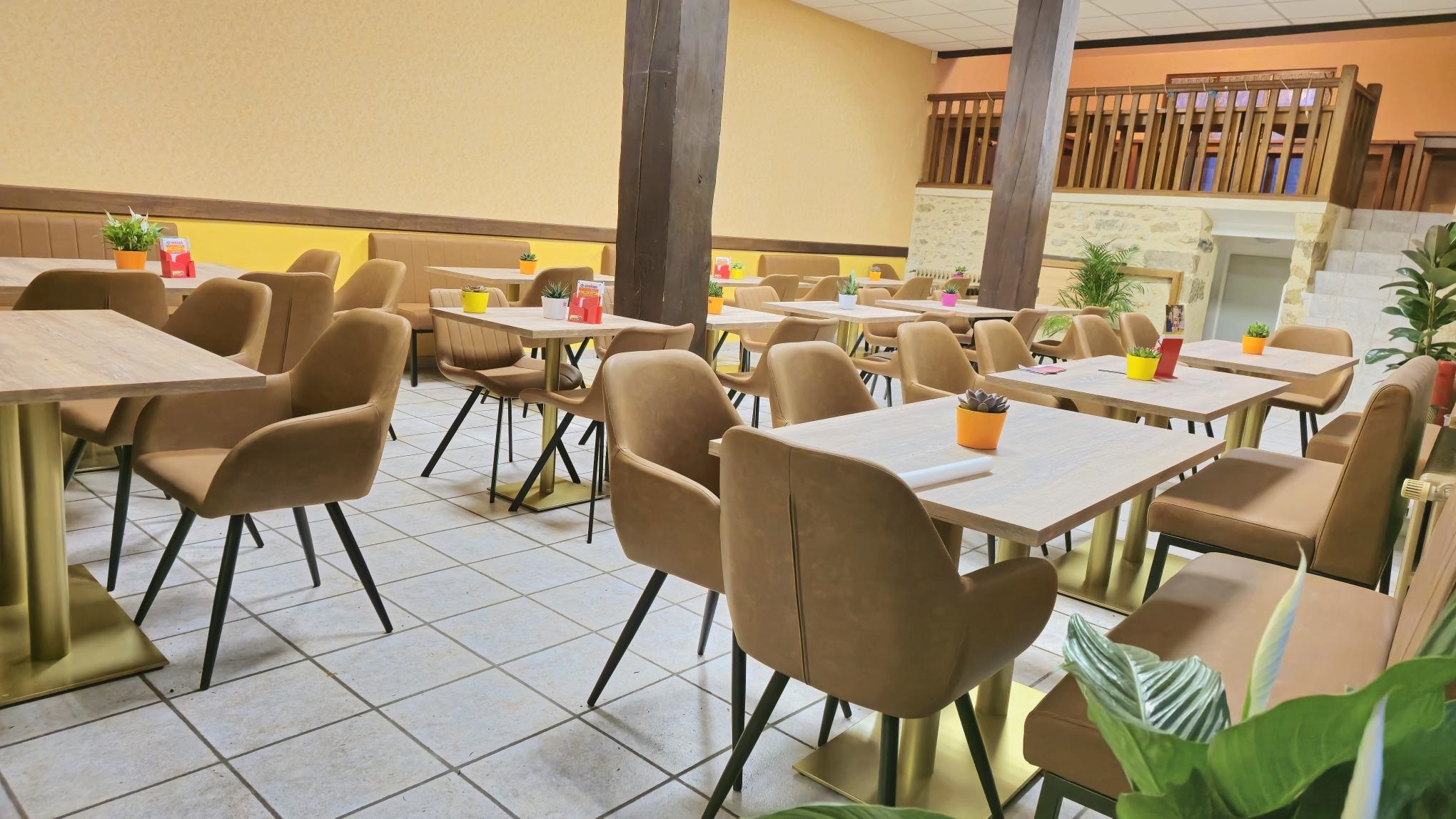 Café salle resto.jpg