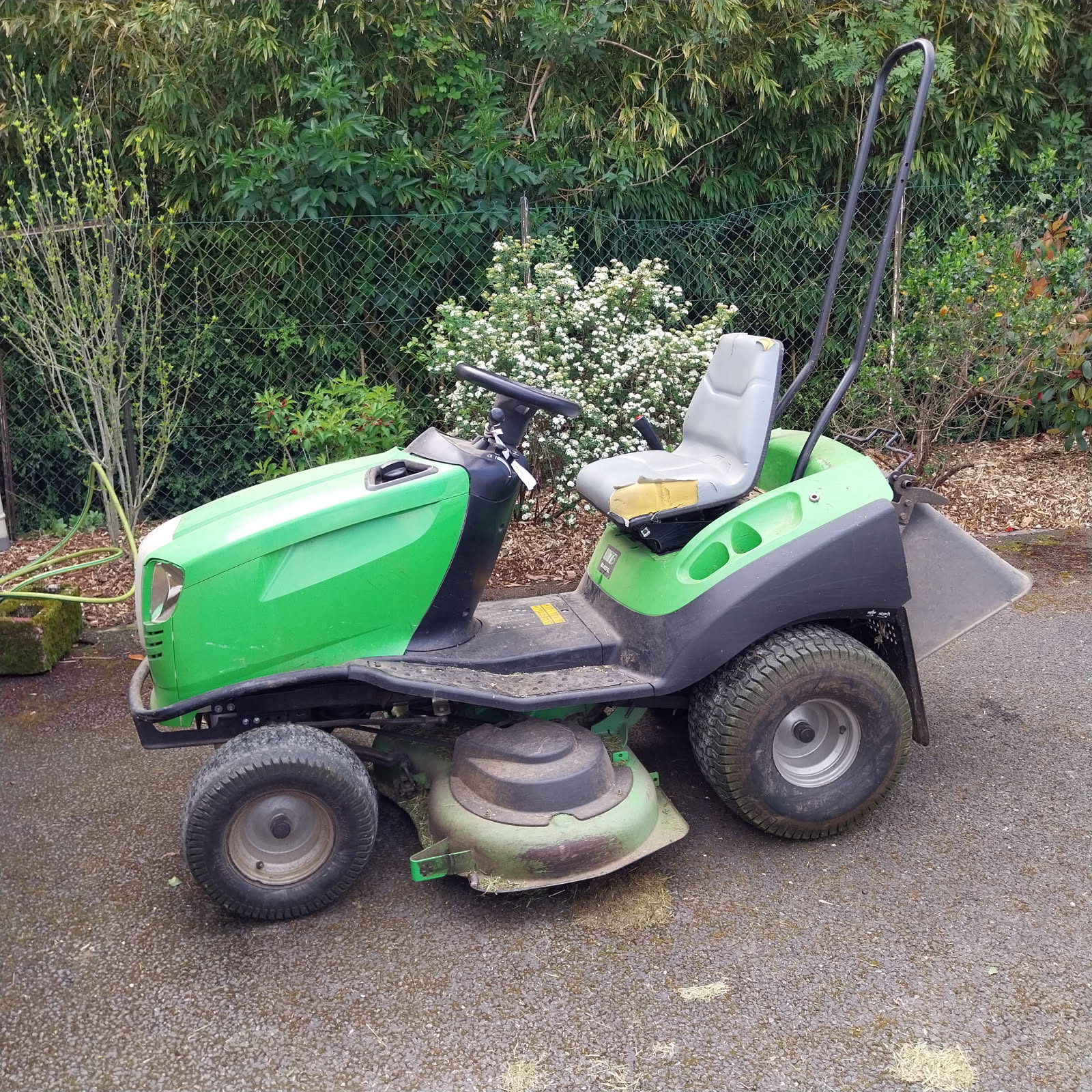 TRACTEUR TONDEUSE 2.jpg