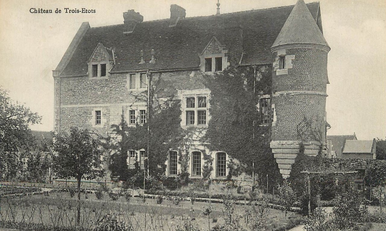 chateau trois etots.jpg