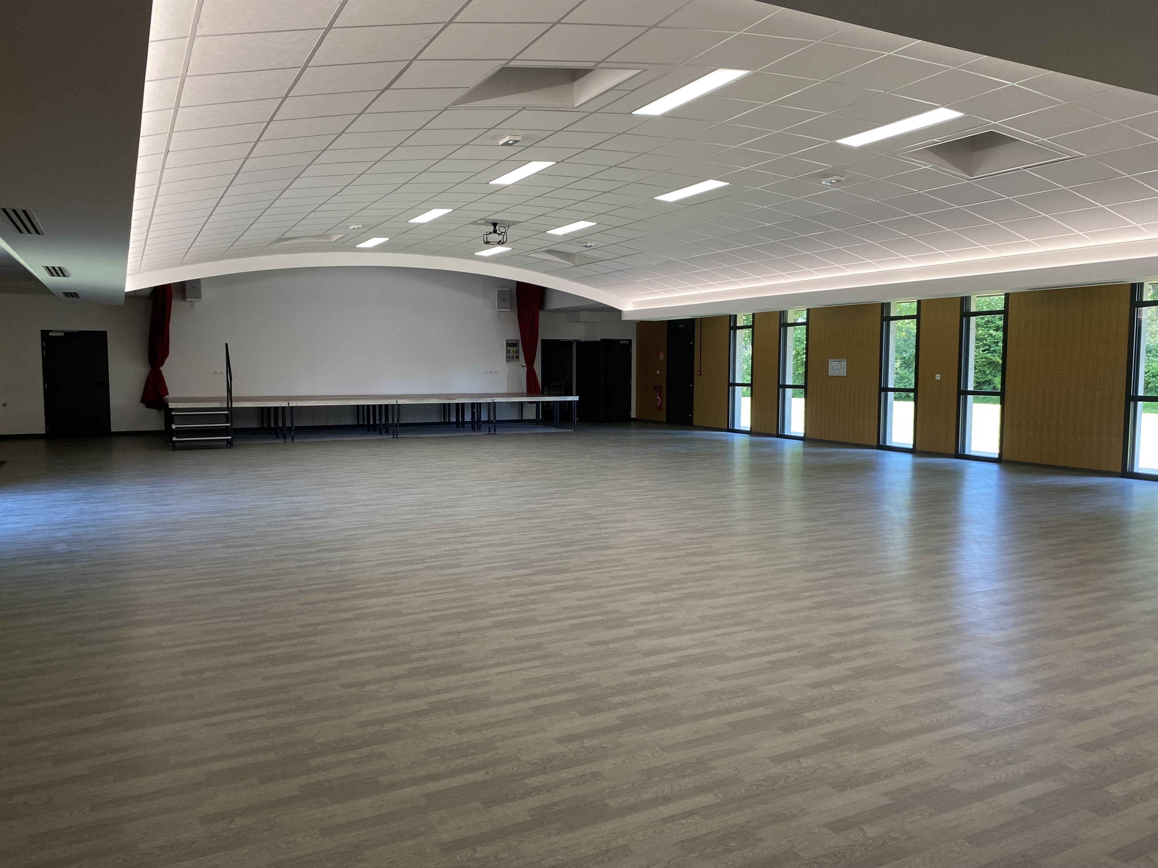photo grande salle sdf 2.jpg