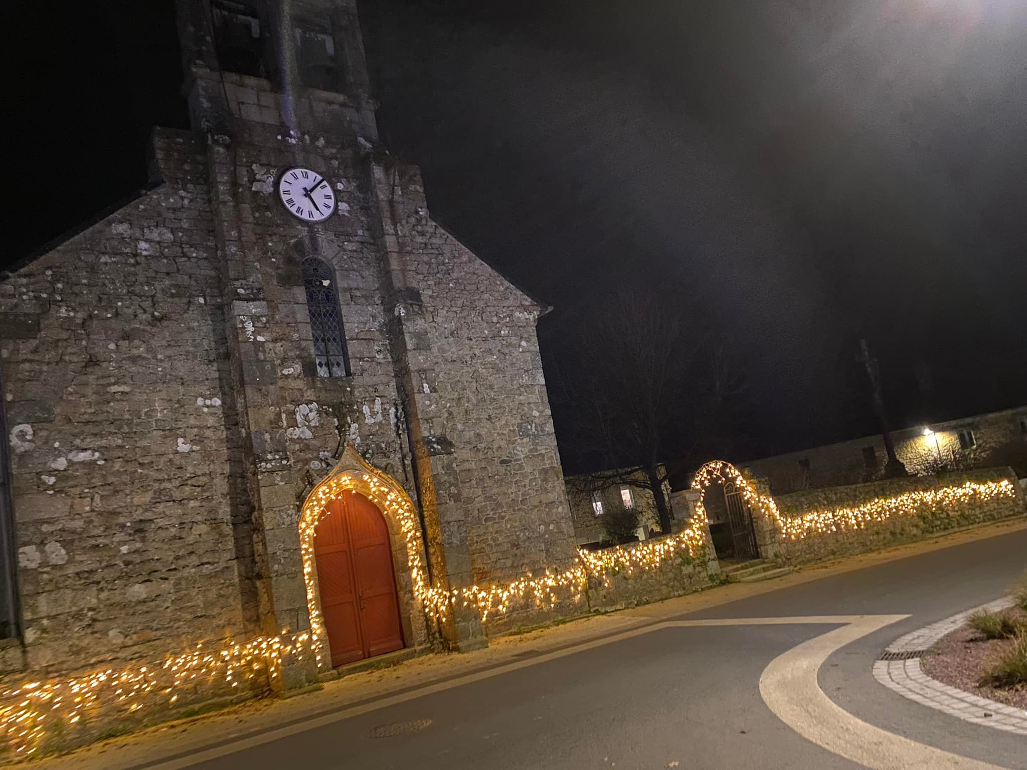 photo eglise illuminée.jpg