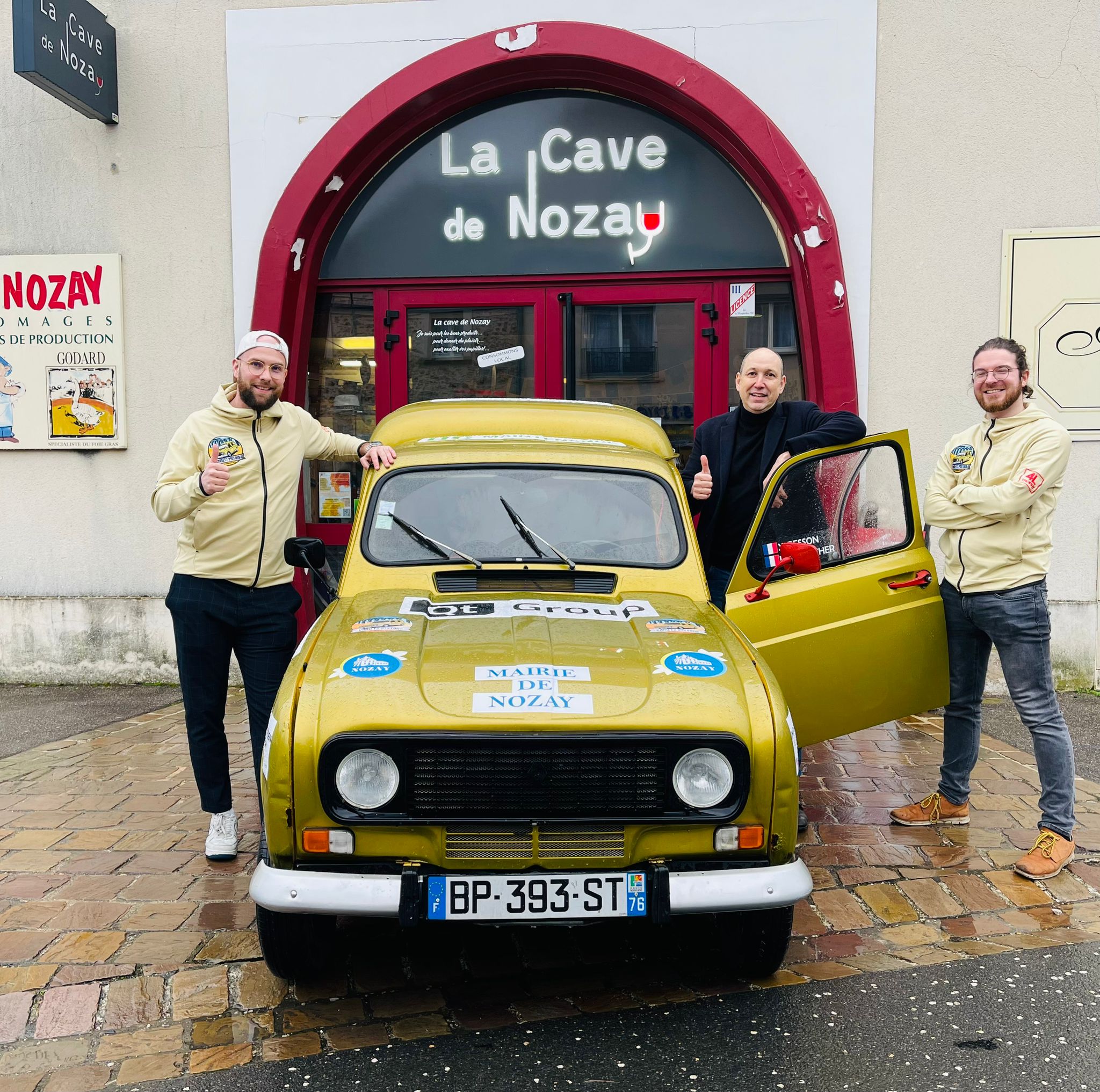 La Mairie de Nozay sponsorise deux jeunes participants au 4L Trophy