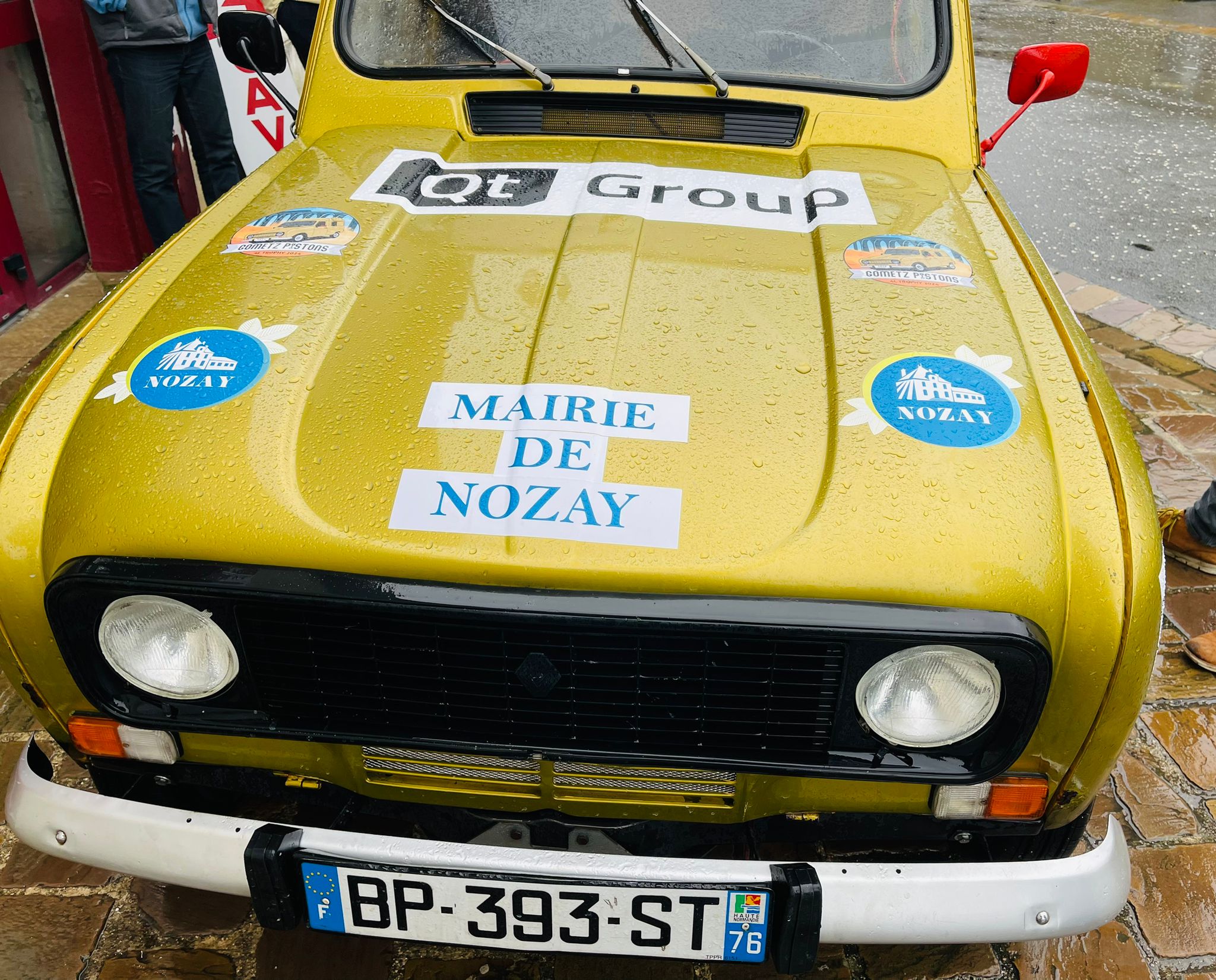 La Mairie de Nozay sponsorise deux jeunes participants au 4L Trophy