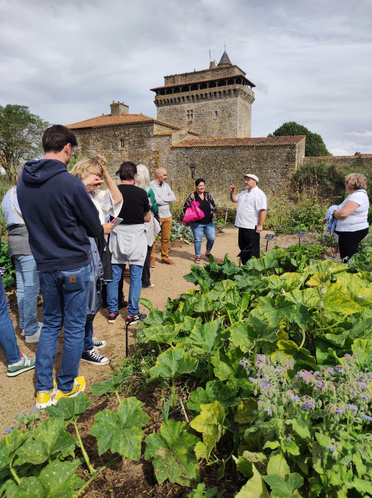 Visite avec le chef de l_auberge du donjon _2_.jpg