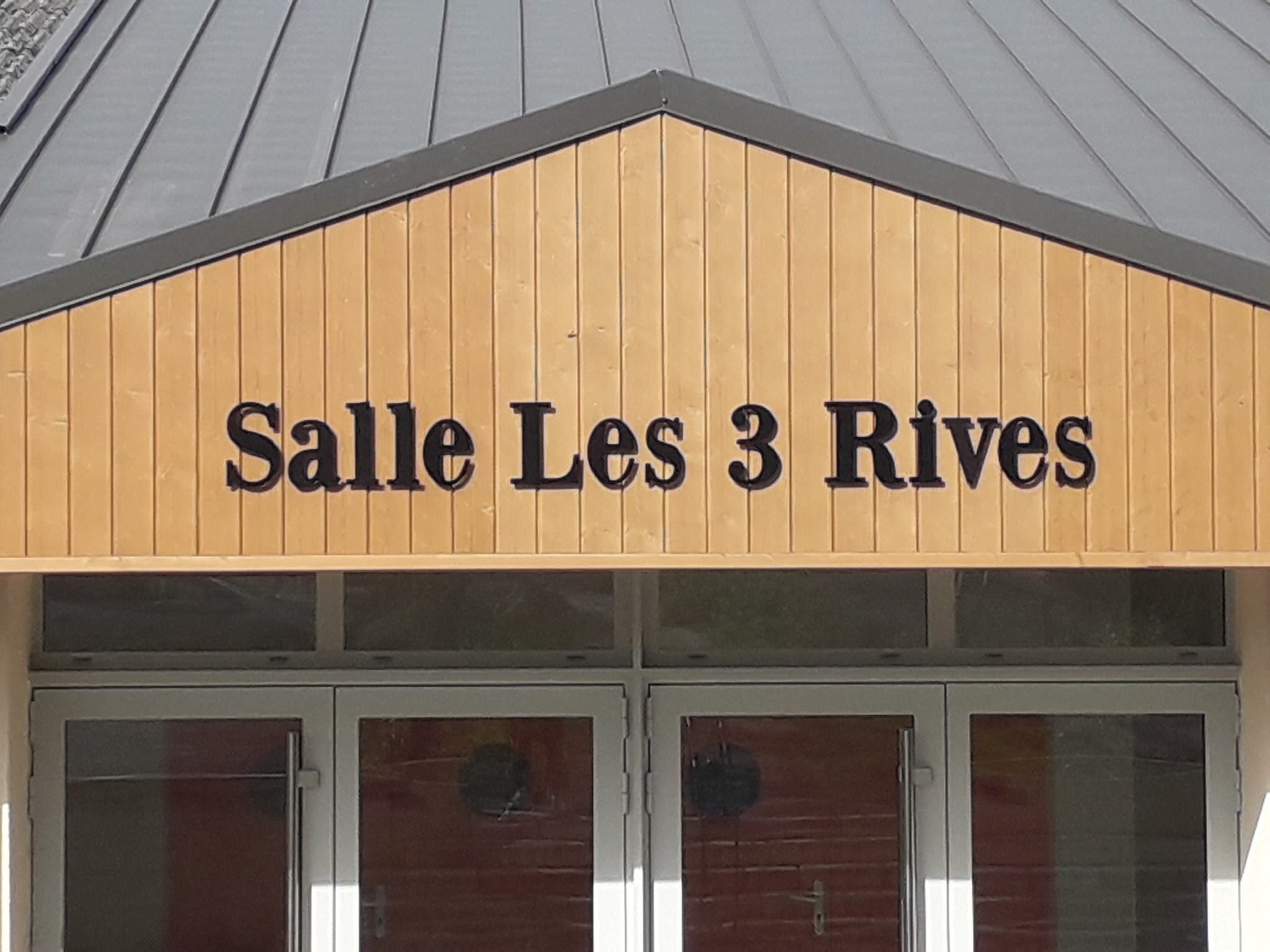 salle les 3 rives.jpg