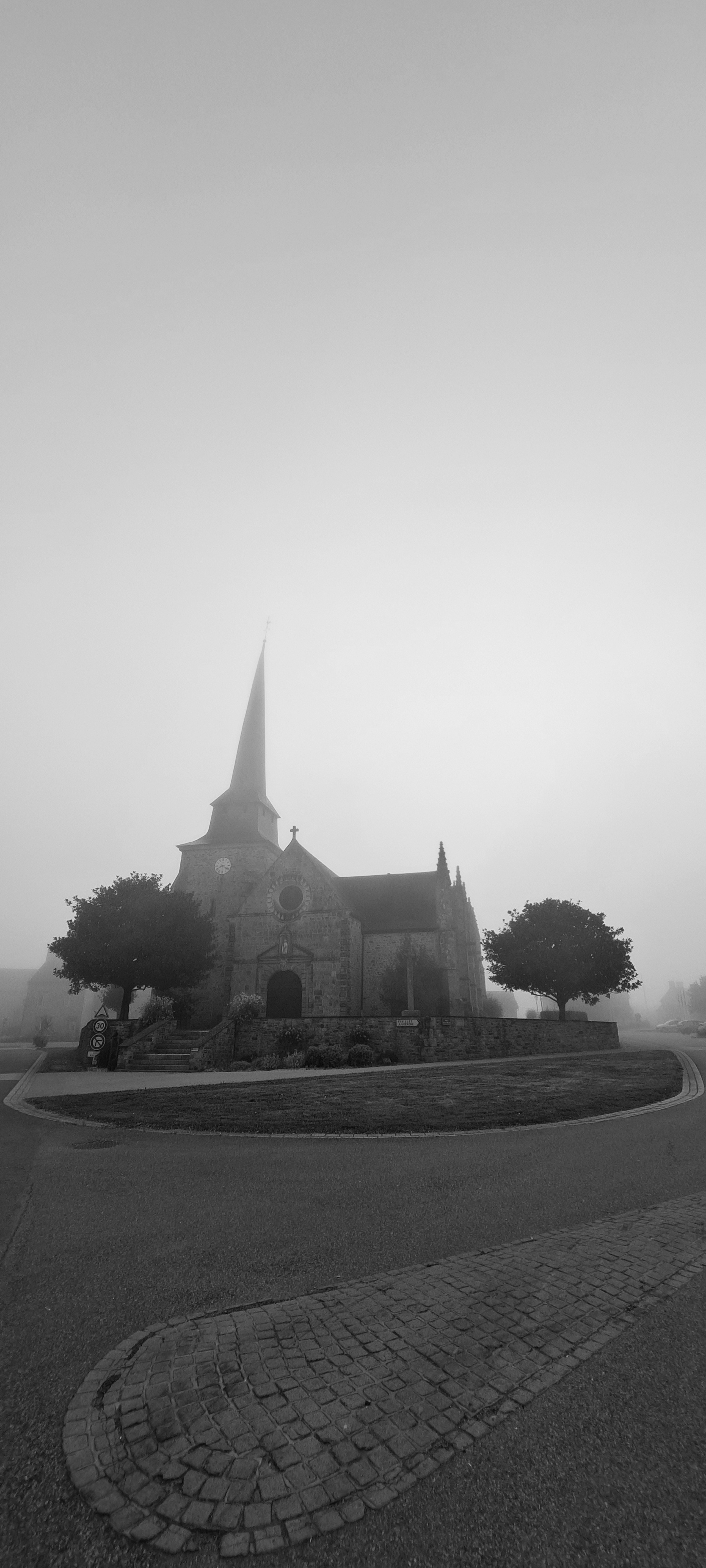 eglise noir et blanc.jpg