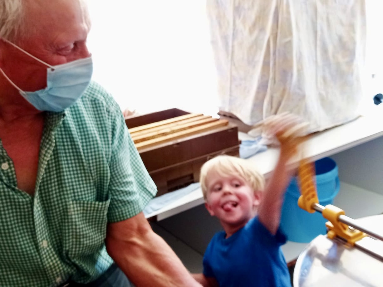 220715_Récolte miel16.jpeg