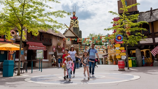 Parc Asterix famille.jpg