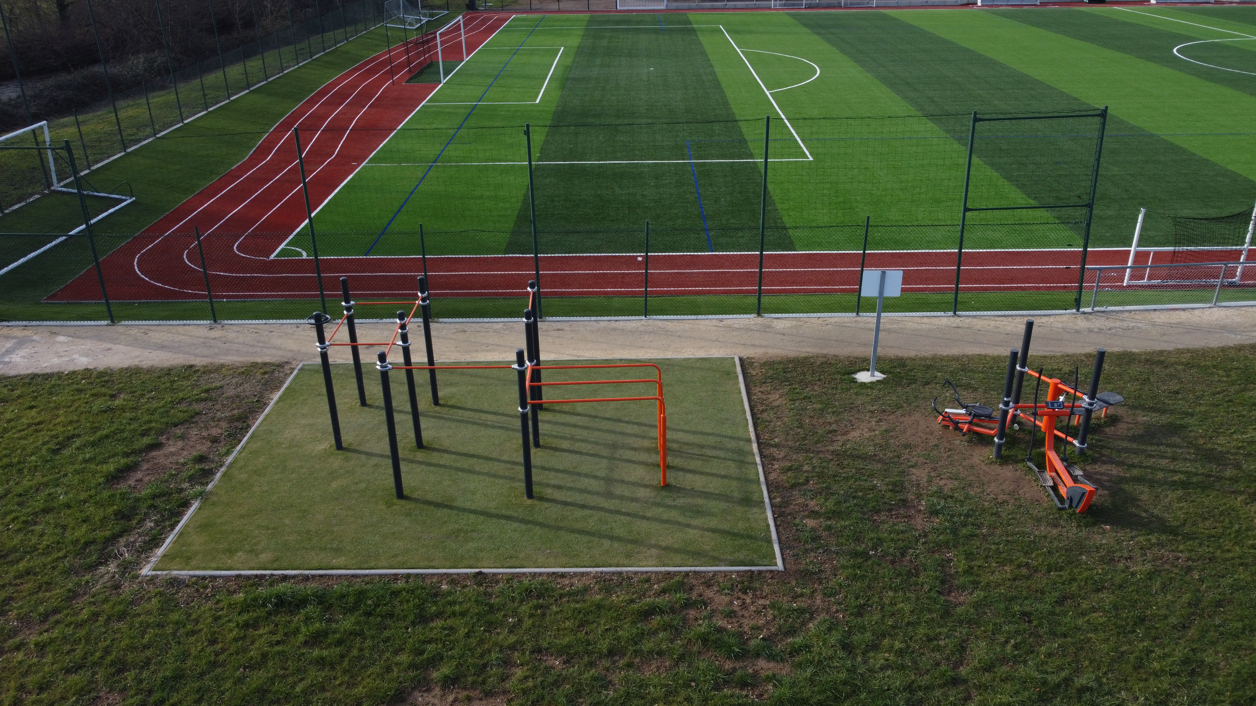 stade parcours santé.JPG