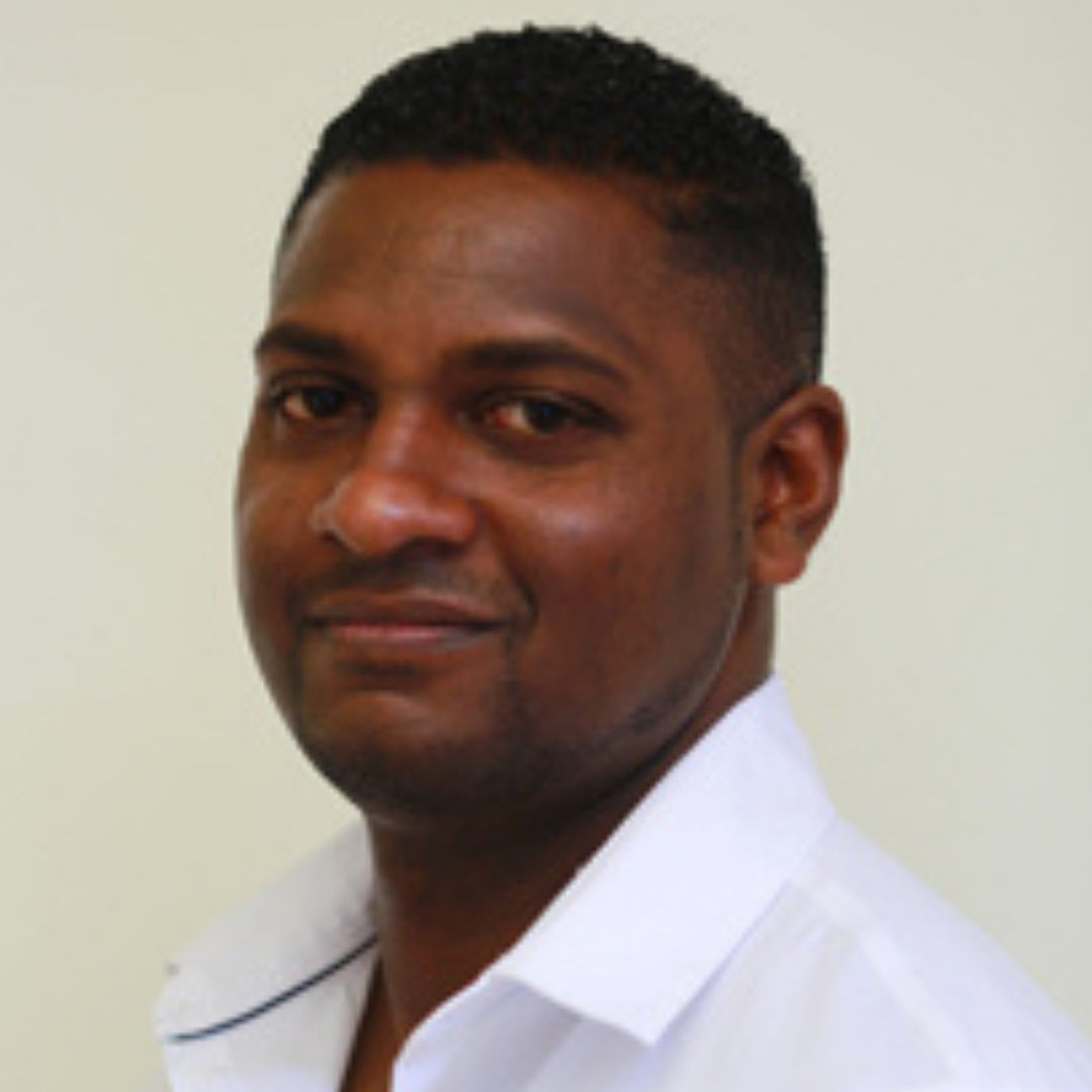 damien leste - site .png