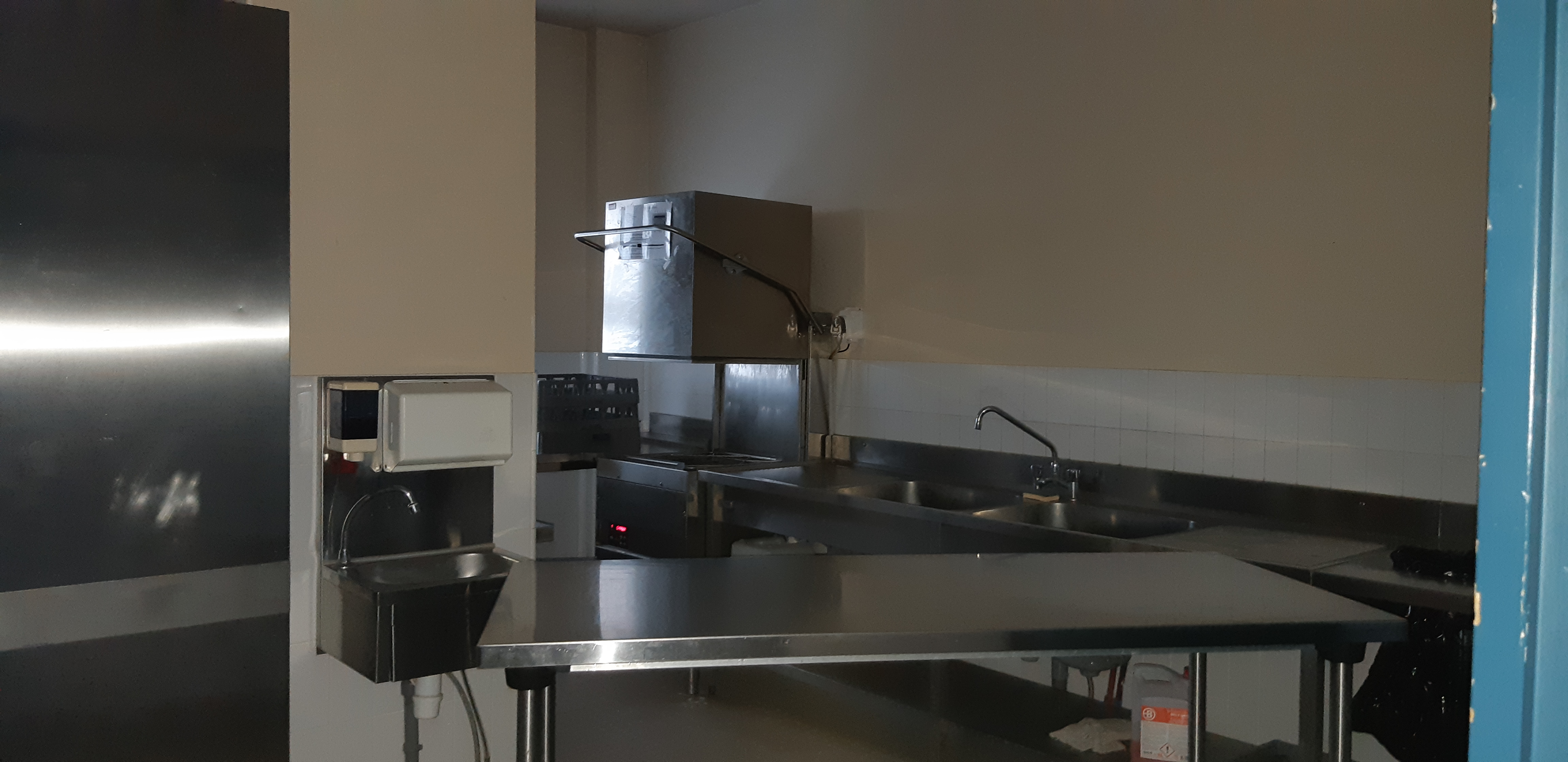 Cuisine côté lave vaisselle.jpg