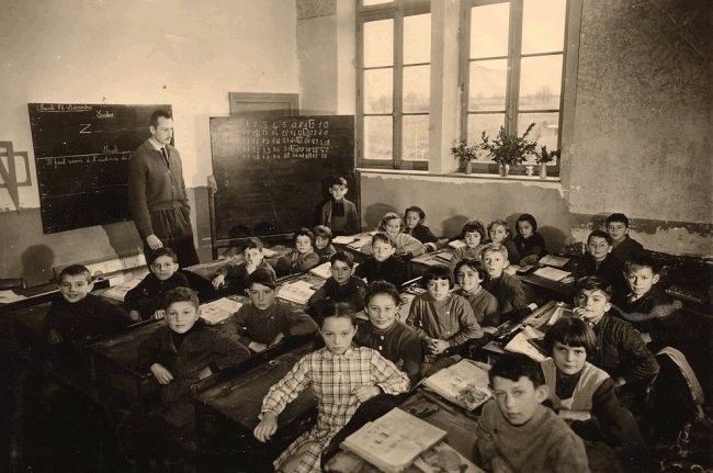 ecole-2411813781.jpg