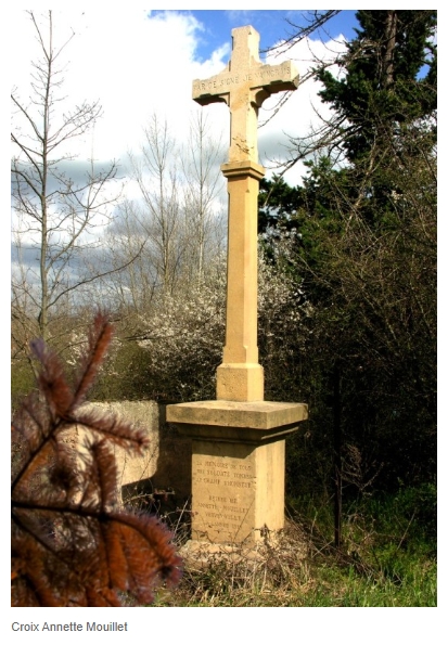 CROIX ANNETTE MOUILLET.jpg