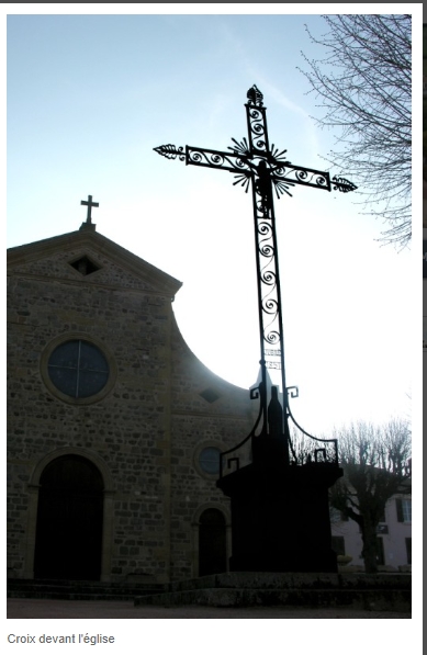 CROIX DEVANT L_EGLISE.jpg