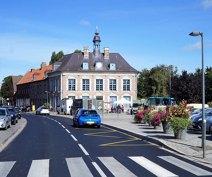 455581-francais-la-mairie-de-morbecque-nord-france.jpg