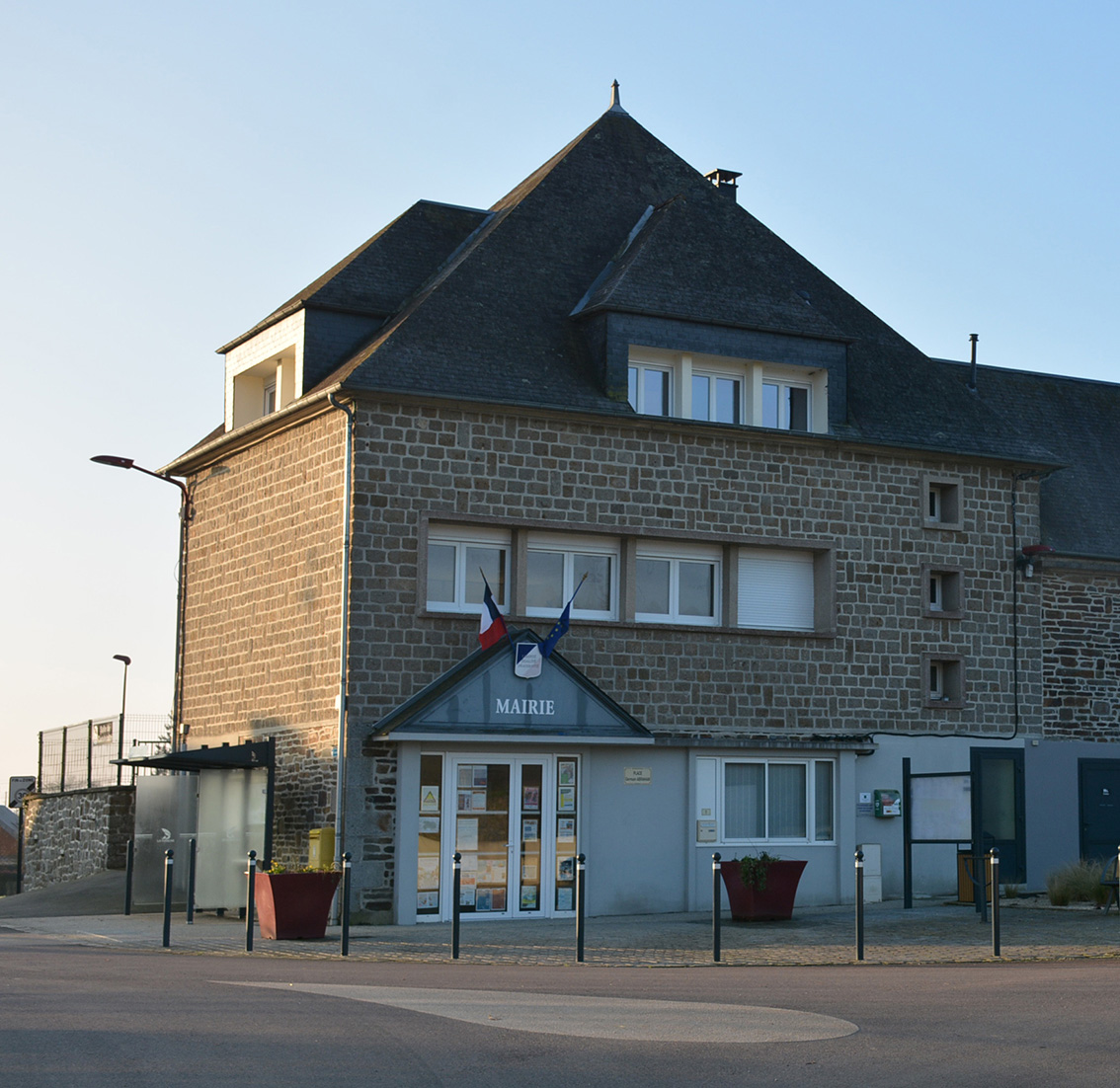 Mairie-Chèvreville-web1.jpg