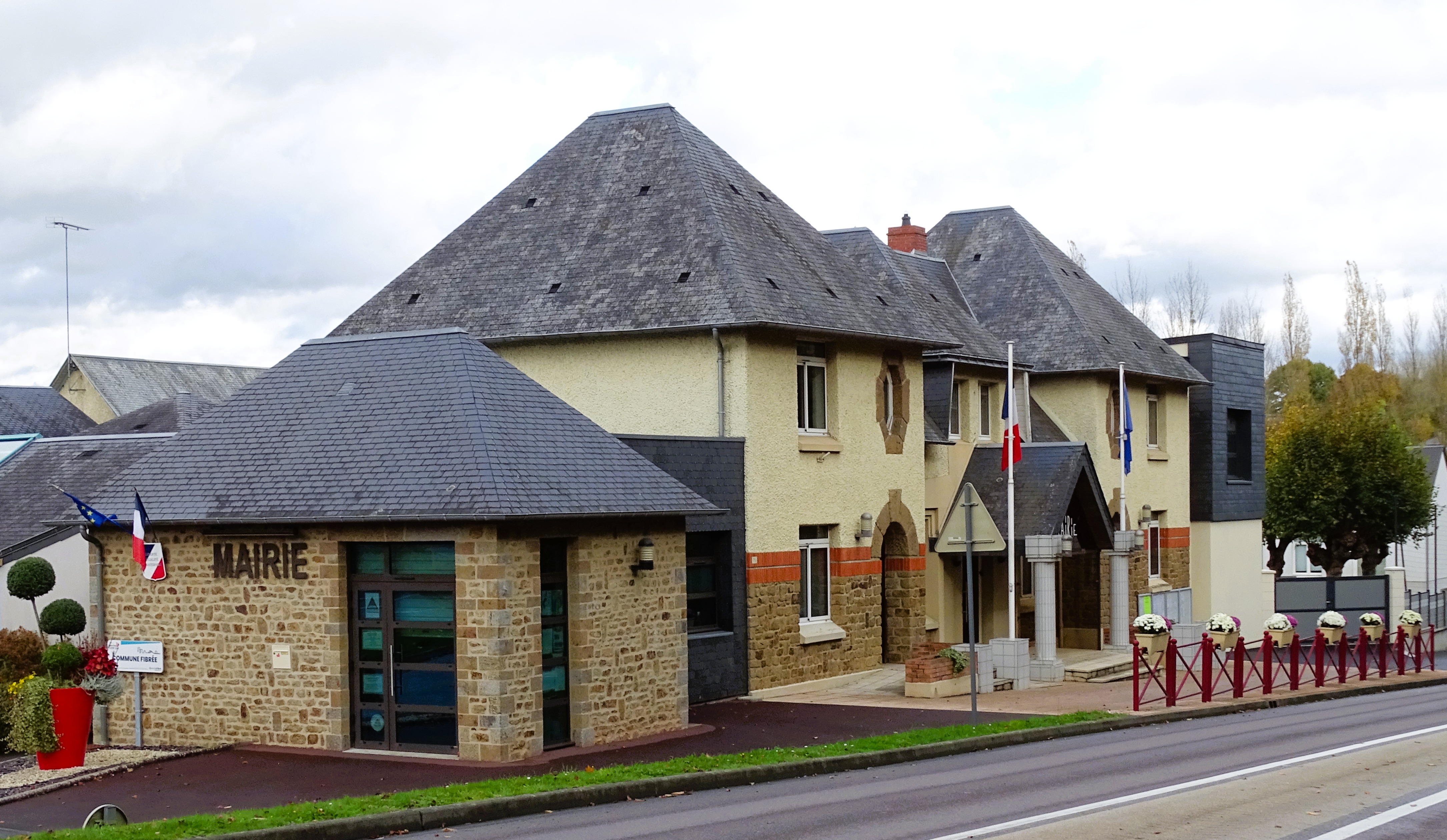 Mairie de Parigny.JPG