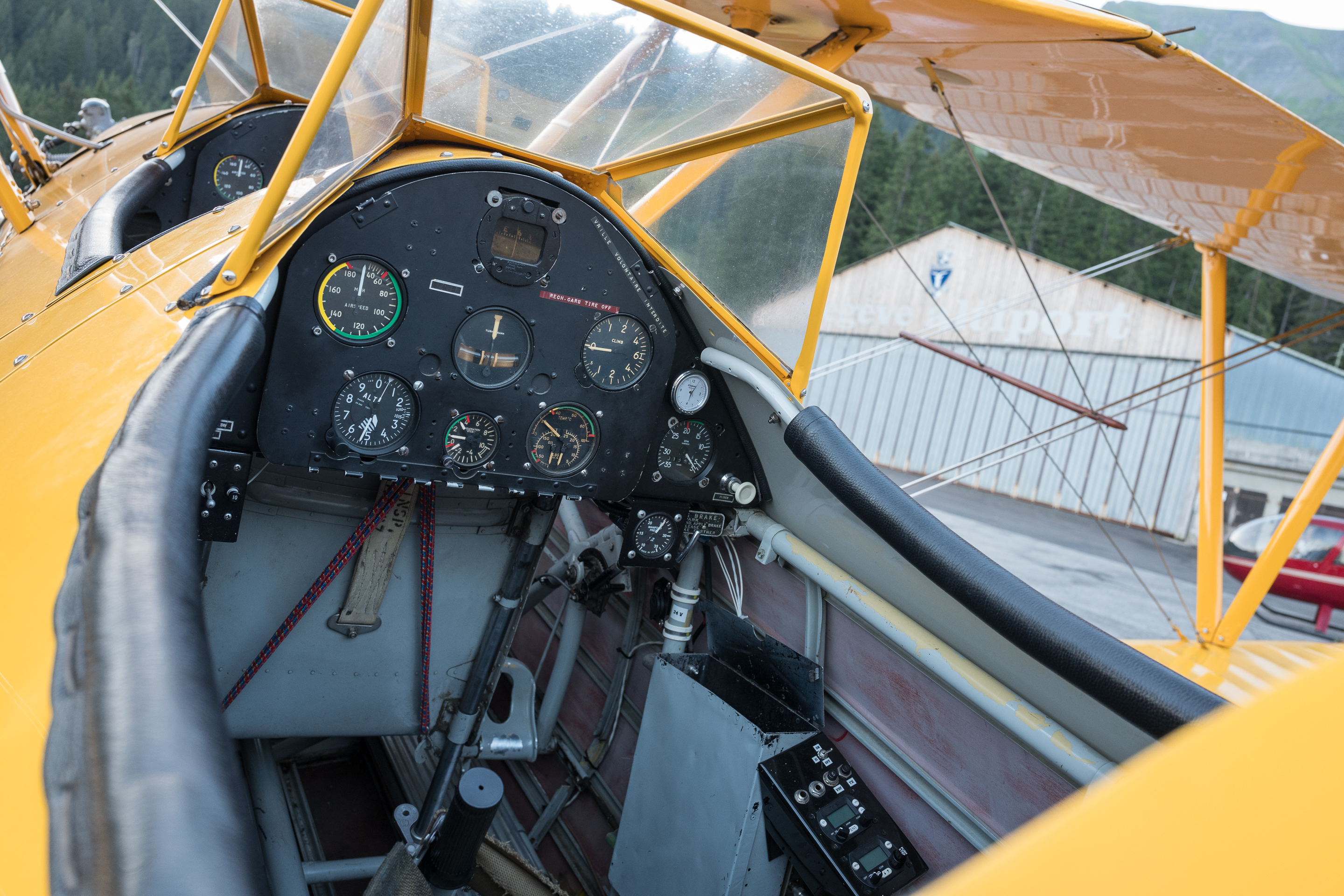Boeing Sterman PT-18 F-AZFT 06.jpg