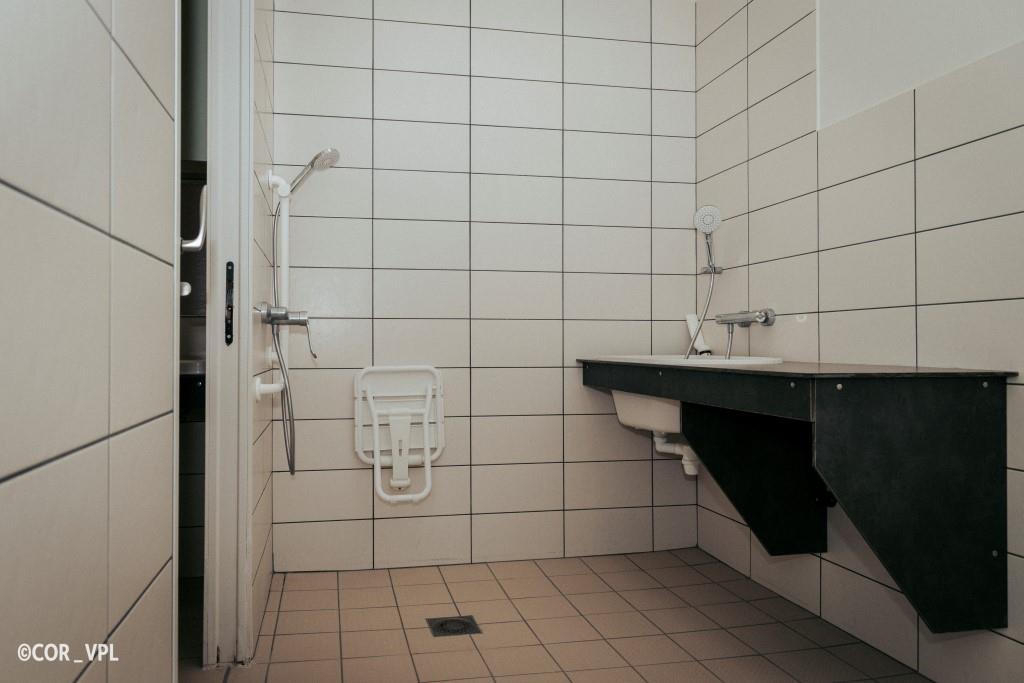 sanitaire PMR camping - Copie.JPG