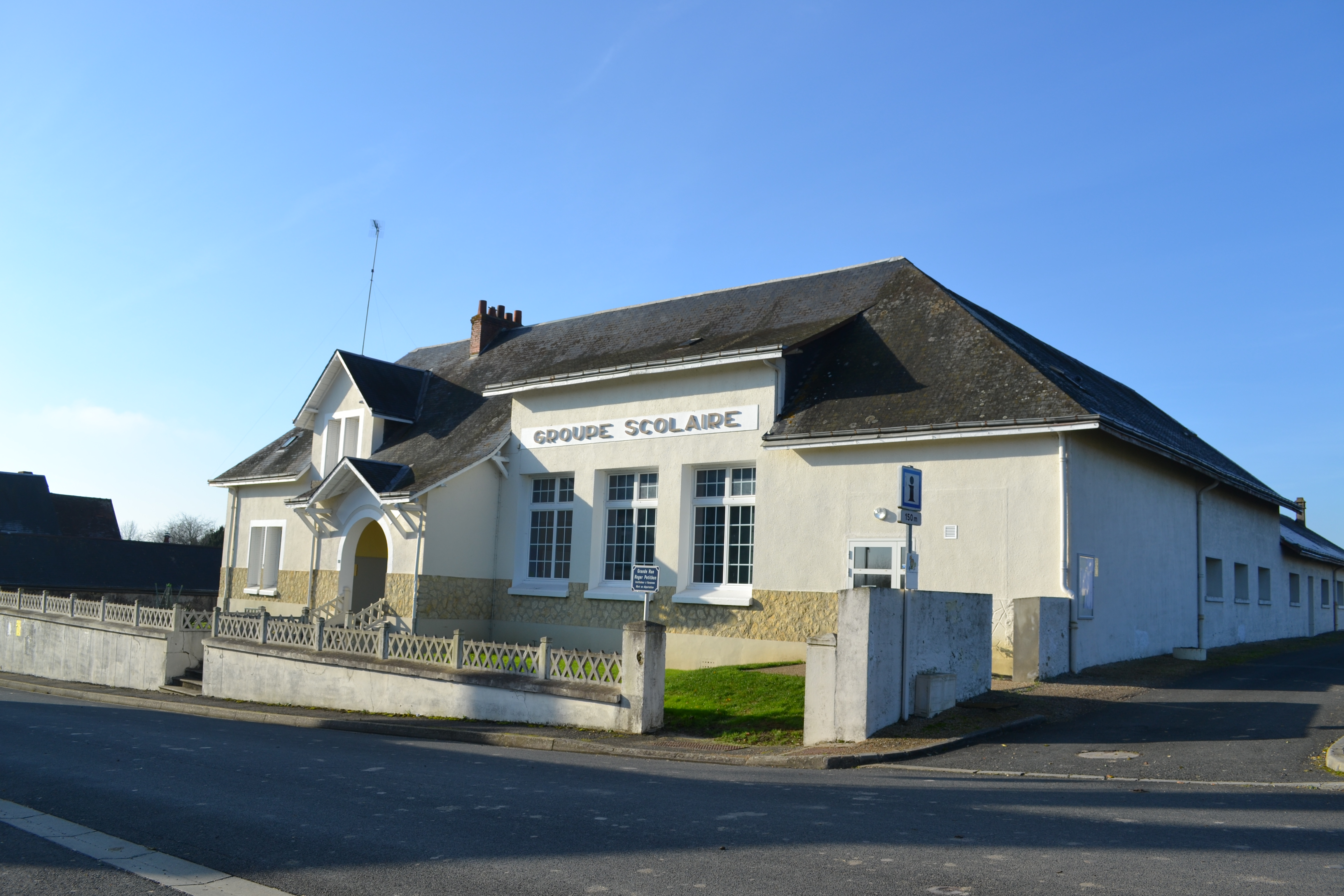 VARENNES Ecole.JPG