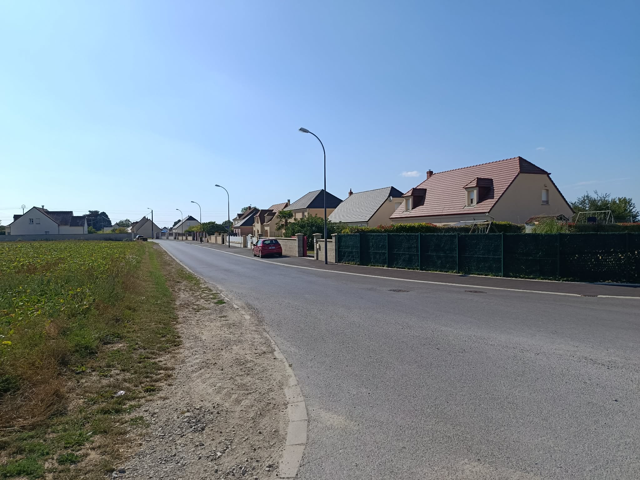 _3_ la rue Bernard Lefèvre vue depuis l_entrée du chemin de Caillotte.jpg