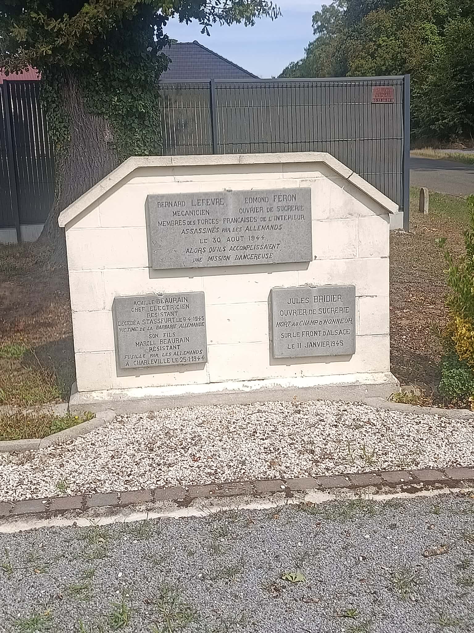 _11_ plaques commémoratives des Michettes.jpg