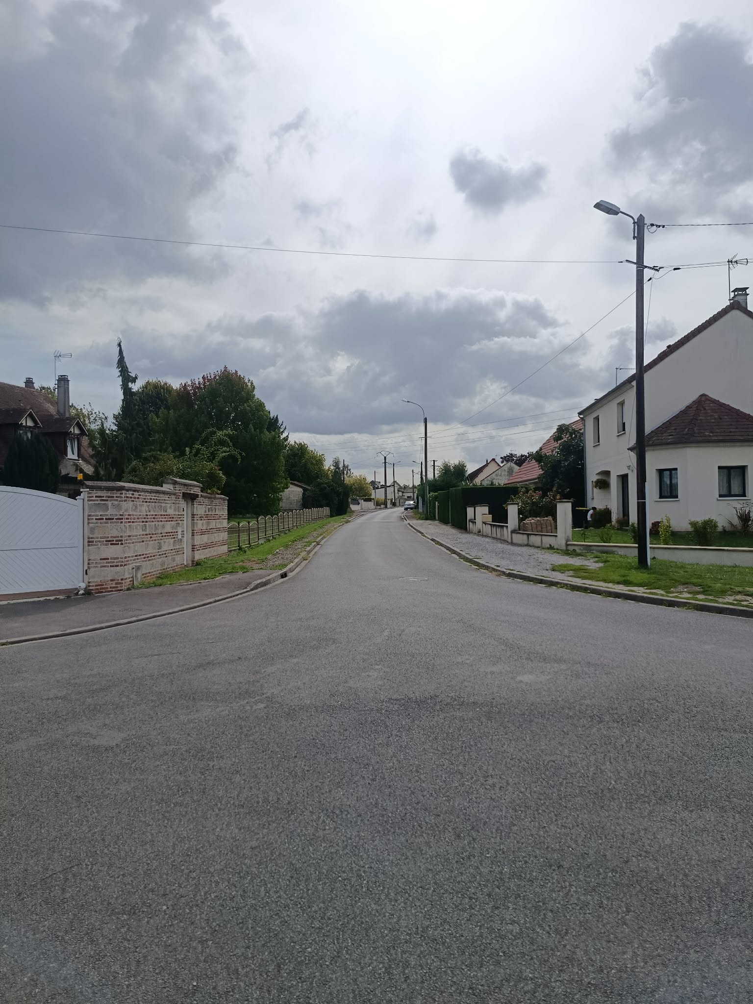 _18_ Le chemin des Berceaux vu depuis le carrefour du chemin Vert.jpg