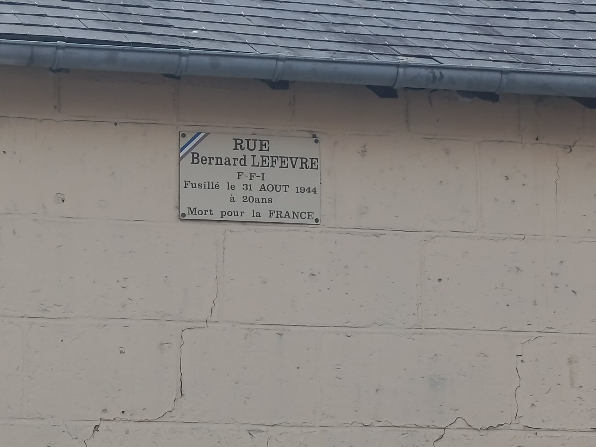 _10_ la rue Bernard Lefèvre à Folembray.jpg