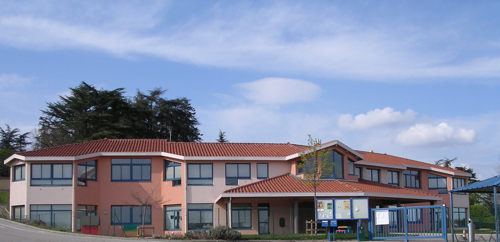 ECOLE1.JPG