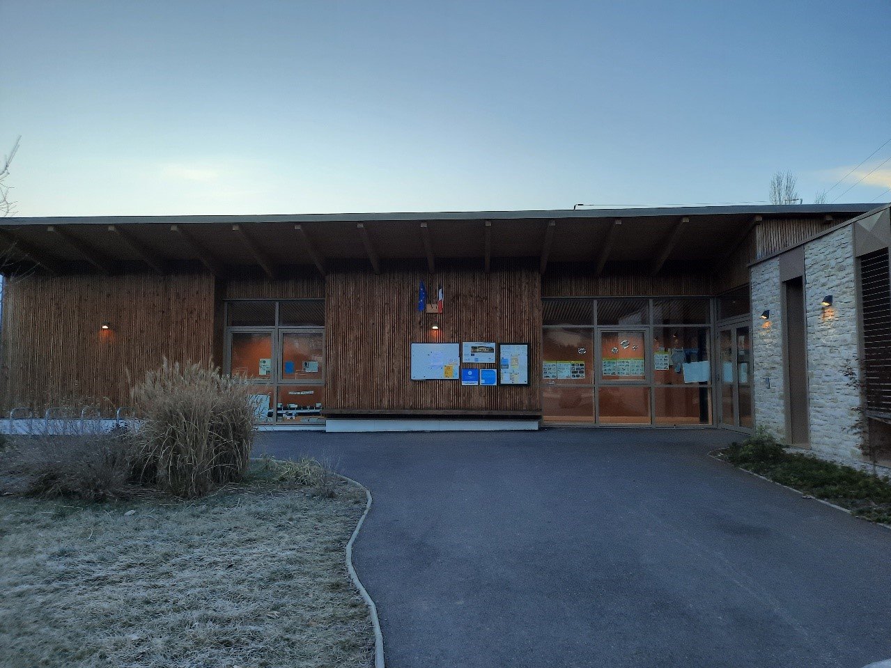 VUE DE LOIN - FACADE.jpg