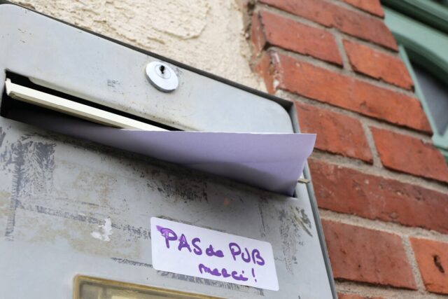 Boite aux lettres-feuille blanche.jpg