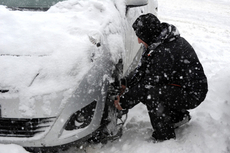1464541-les-pneus-neiges-deviennent-obligatoire-dans-48-departements-francais.jpg