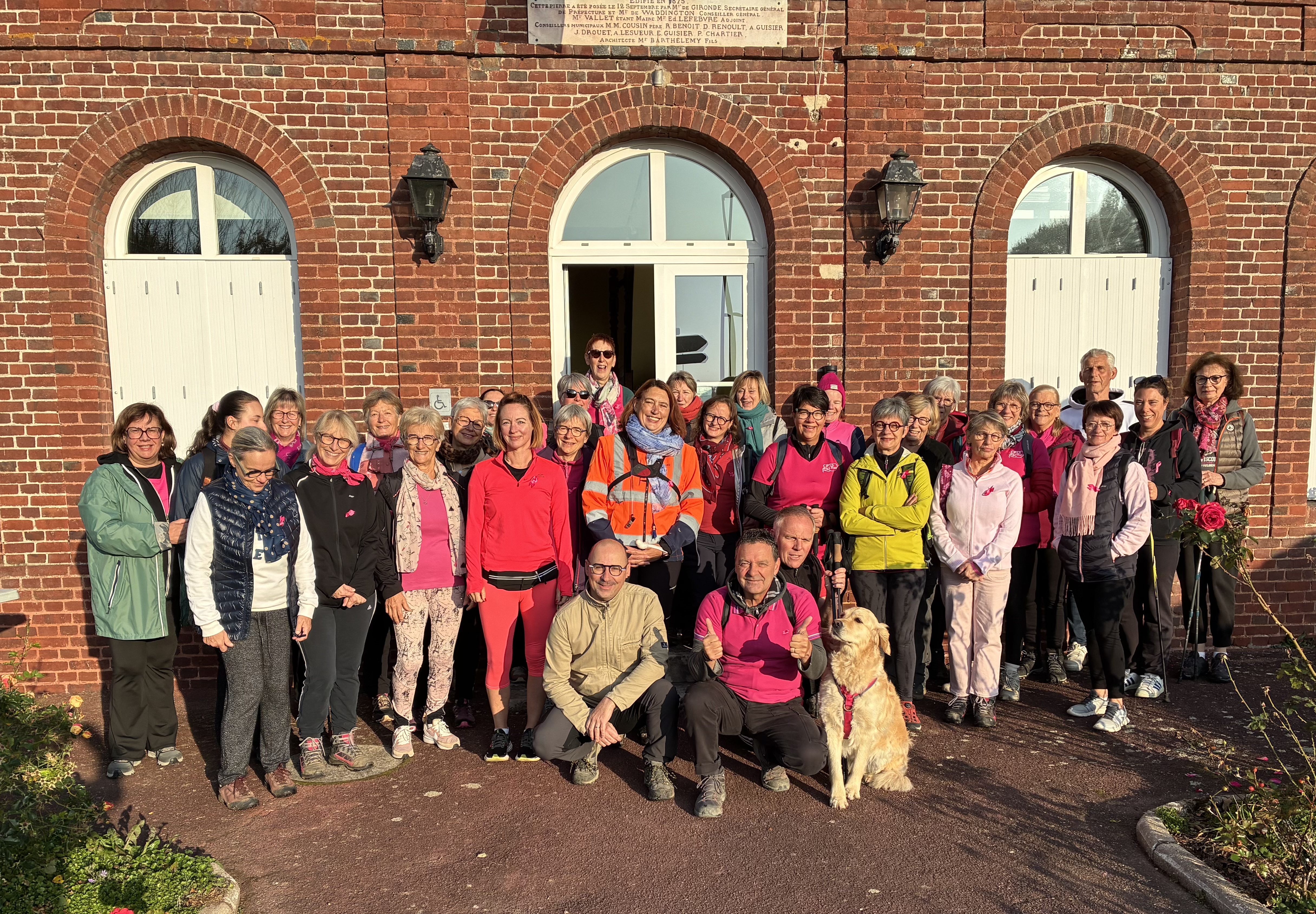 2025-10-photo marcheurs octobre rose.jpeg