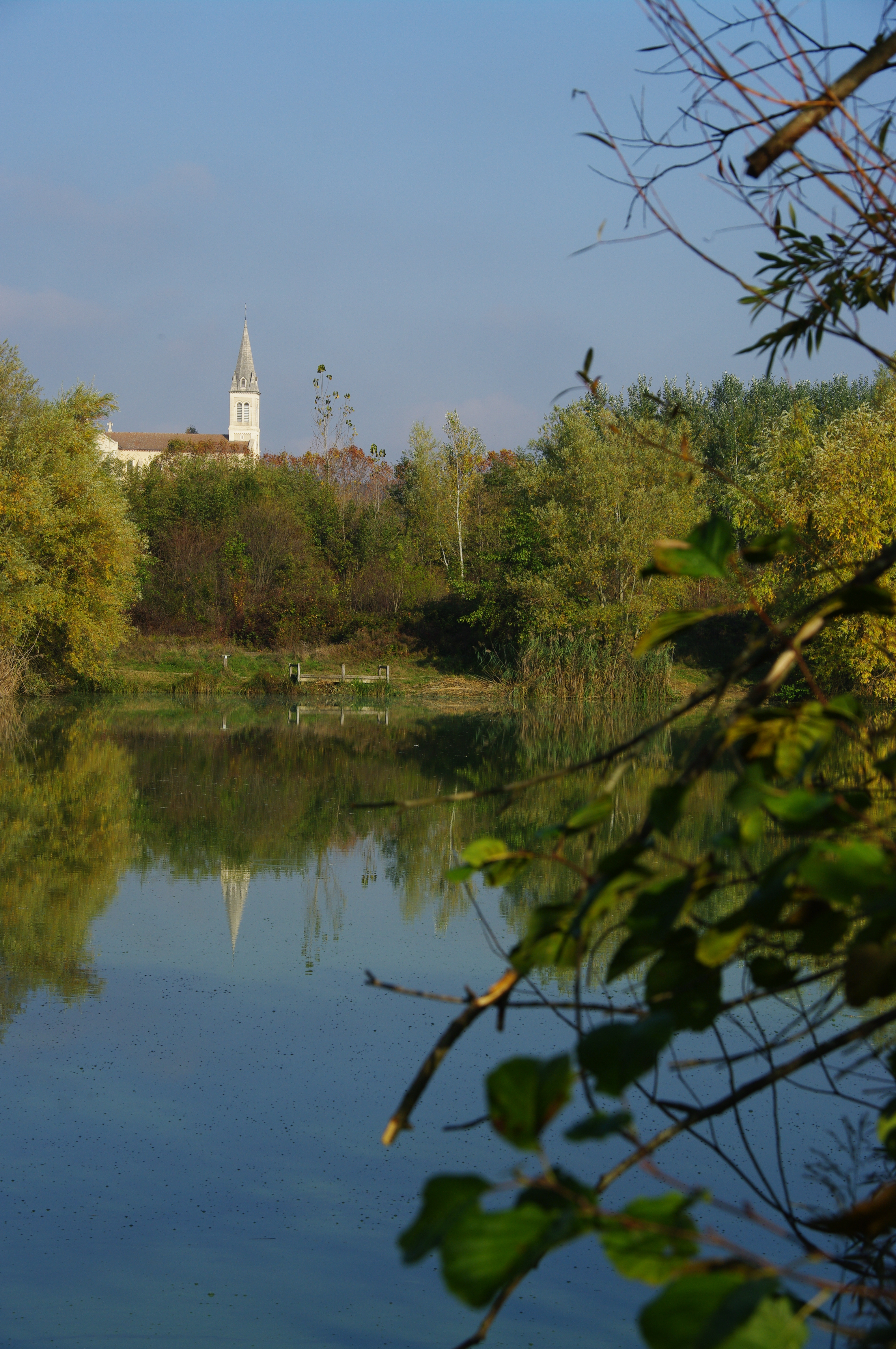 Etang Bellevue vue village