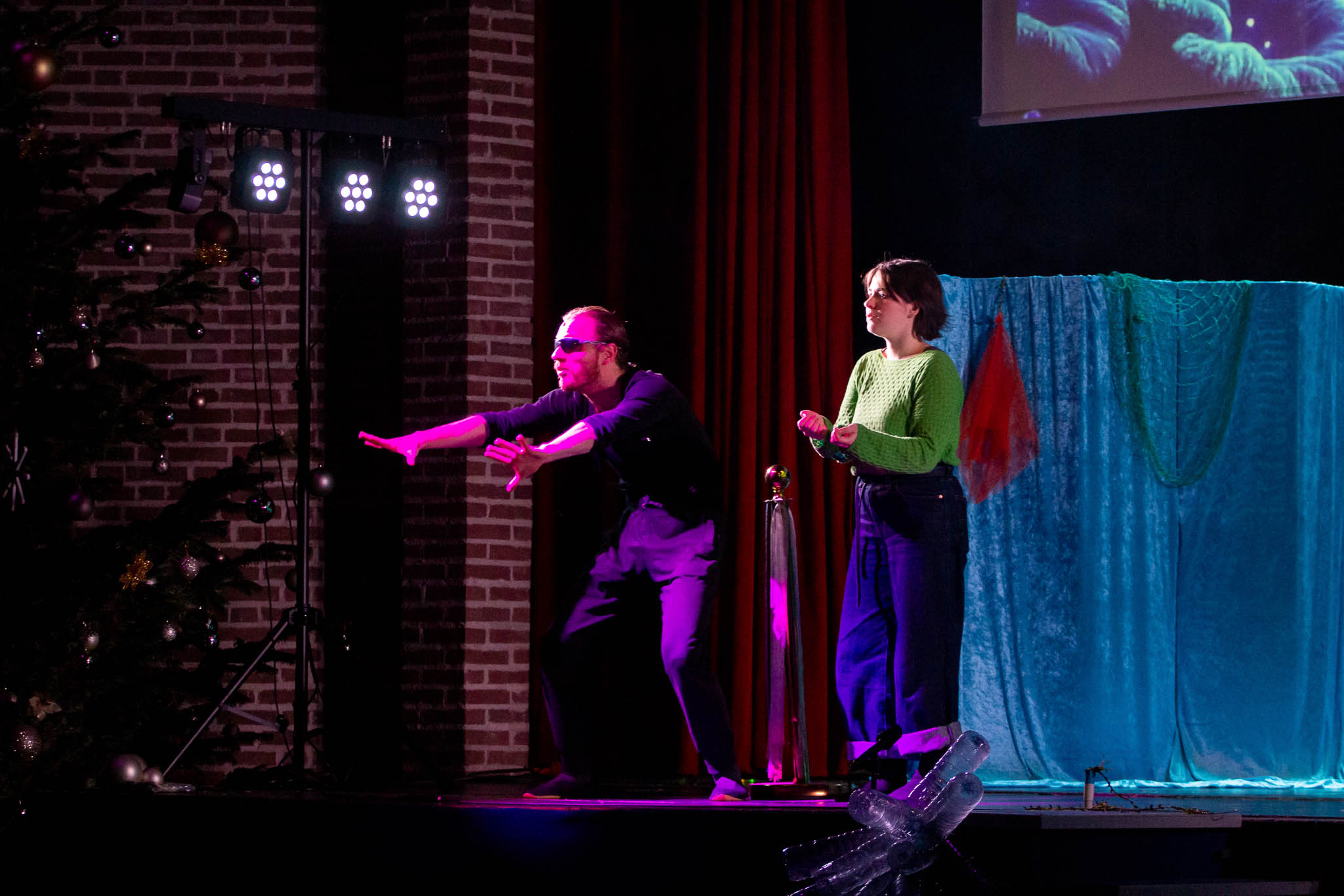 SPECTACLE POISSON FA-15.jpg