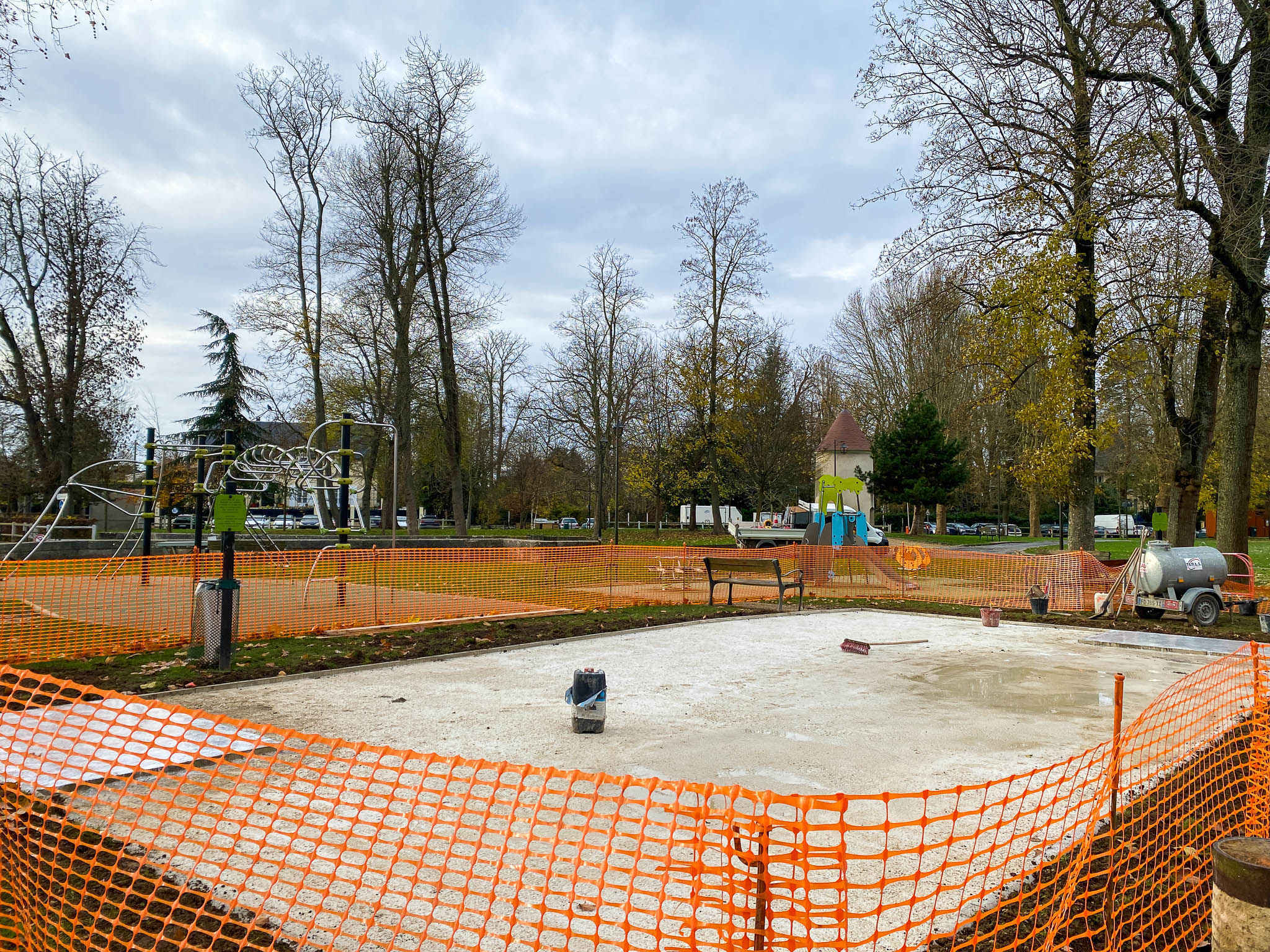 TRAVAUX AIRE DE JEUX MAIRIE.jpg