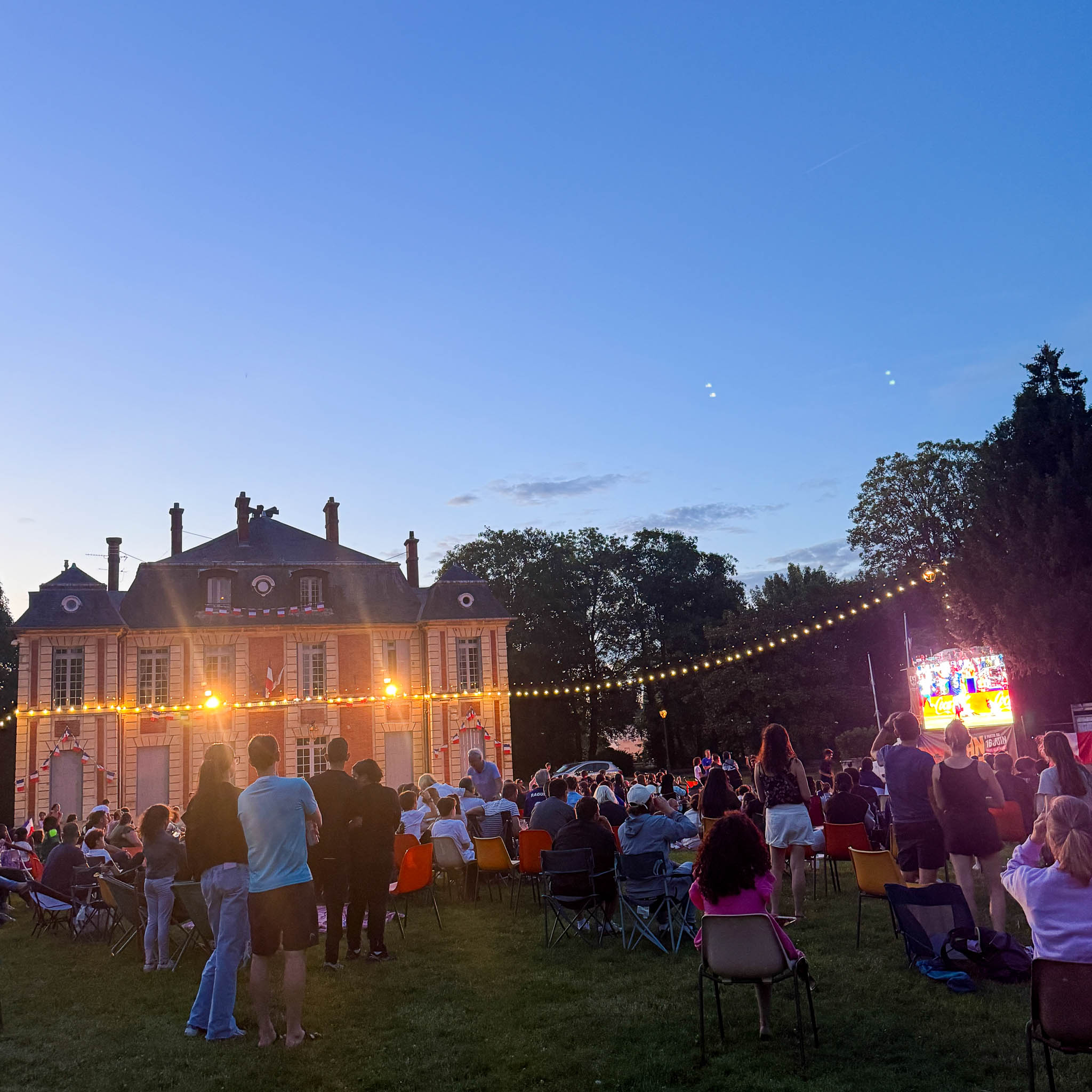 FAN ZONE 1606 SMALL-1.jpg