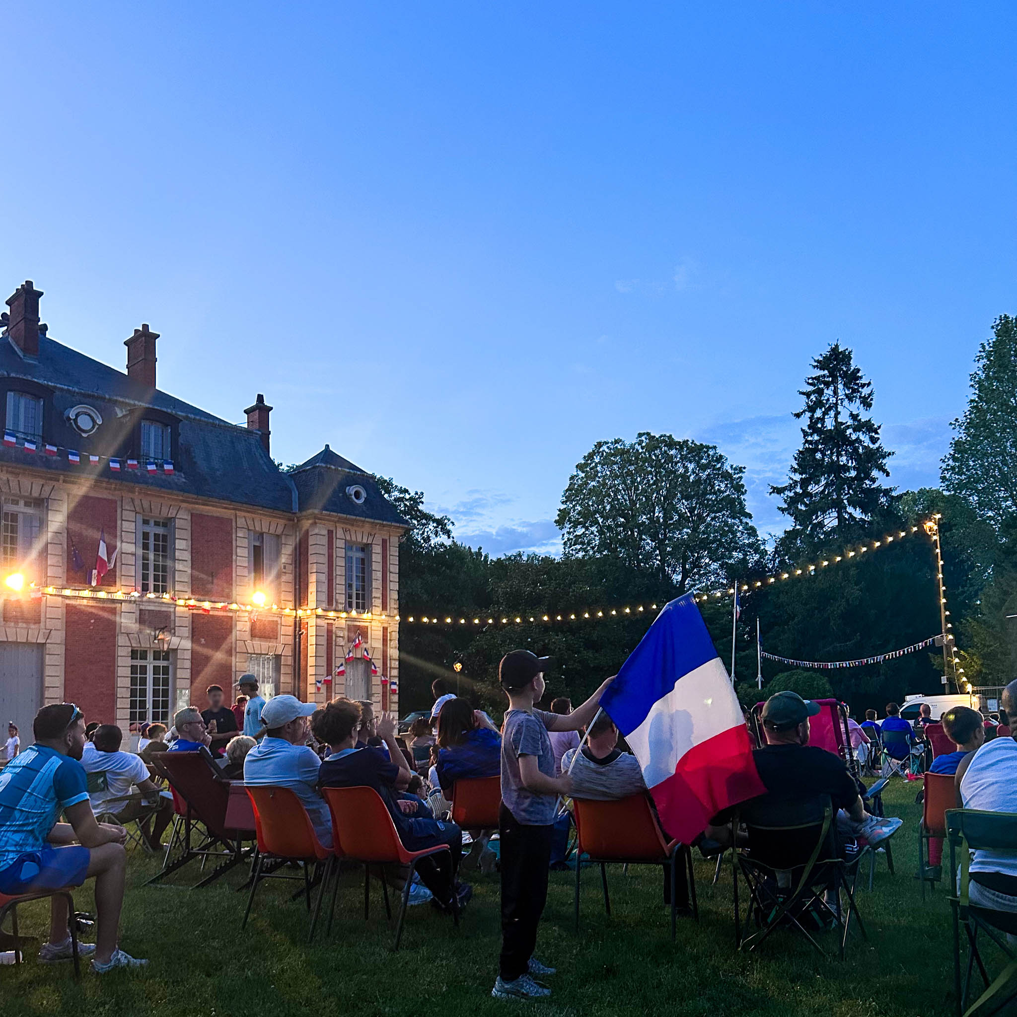 FAN ZONE 1606 SMALL-2.jpg