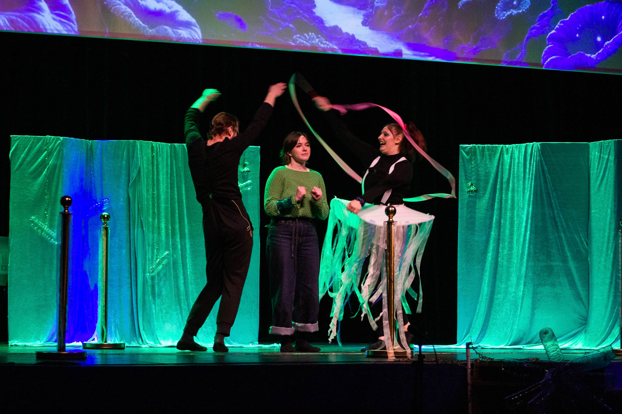 SPECTACLE POISSON FA-14.jpg