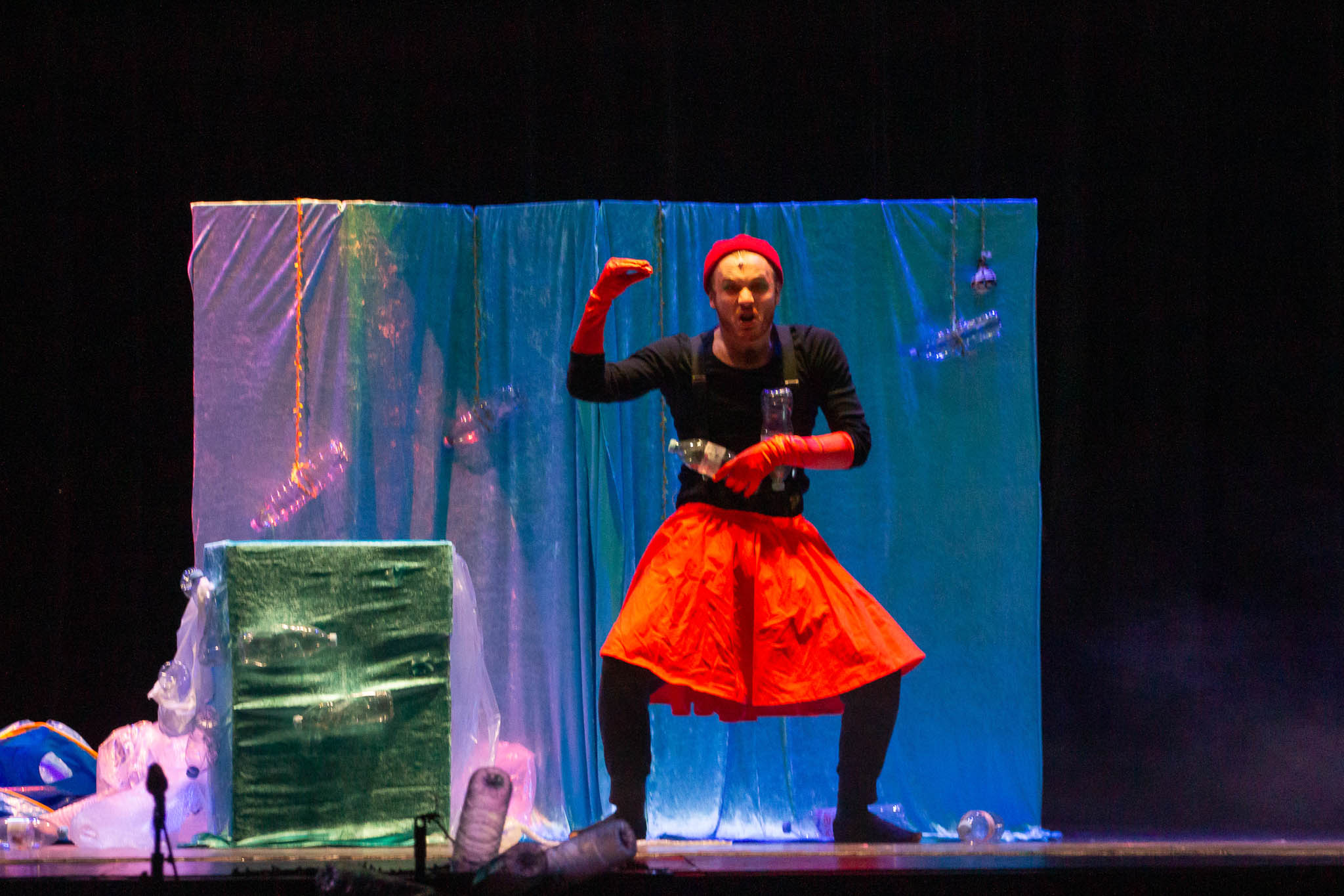 SPECTACLE POISSON FA-16.jpg