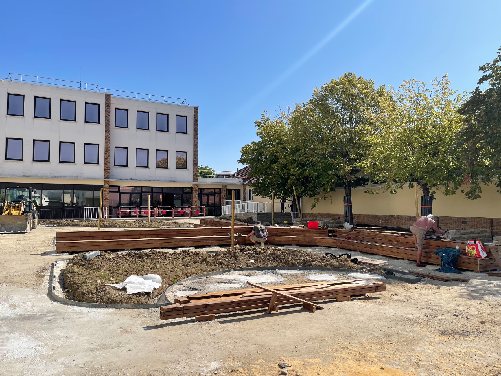 TRAVAUX COUR OASIS AOUT 25.jpg