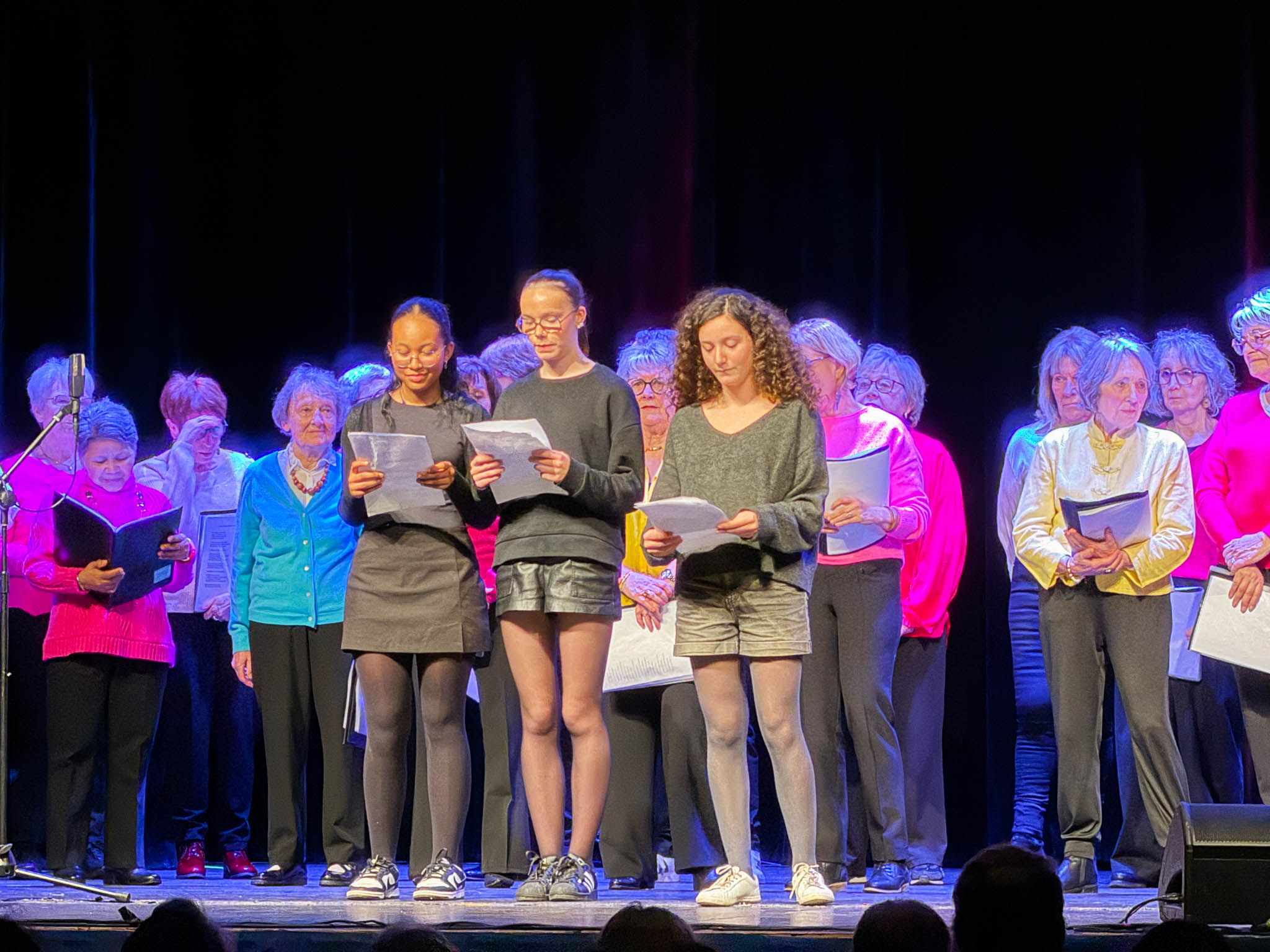 CHORALE SENIORS ET ECOLE DE MUSIQUE-2.jpg