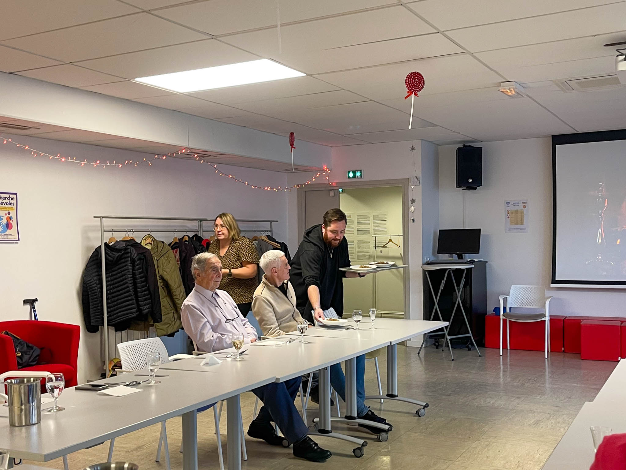 REPAS SENIORS PORTAGE.jpg