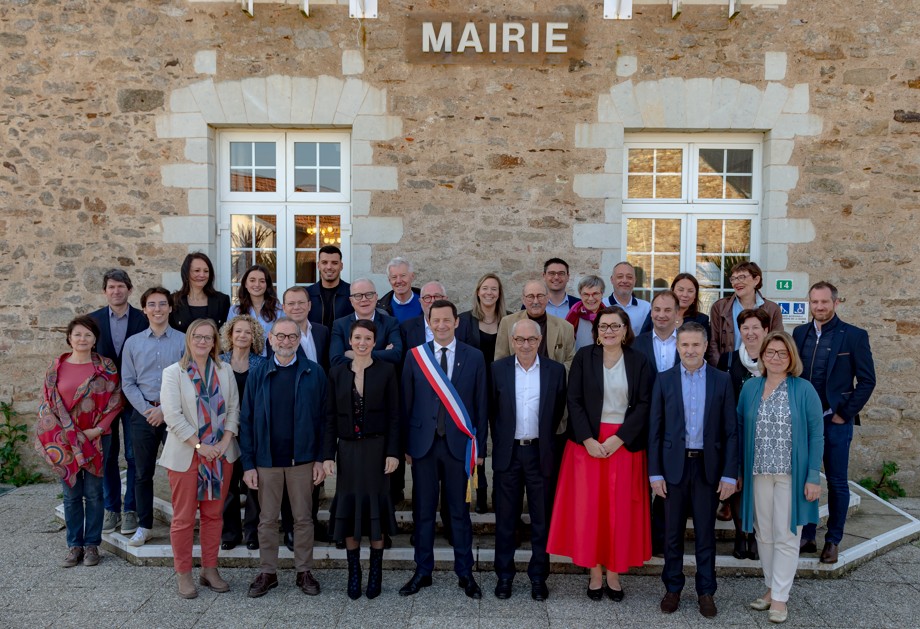 photo de groupe des nouveaux élus du conseil municipal 2026