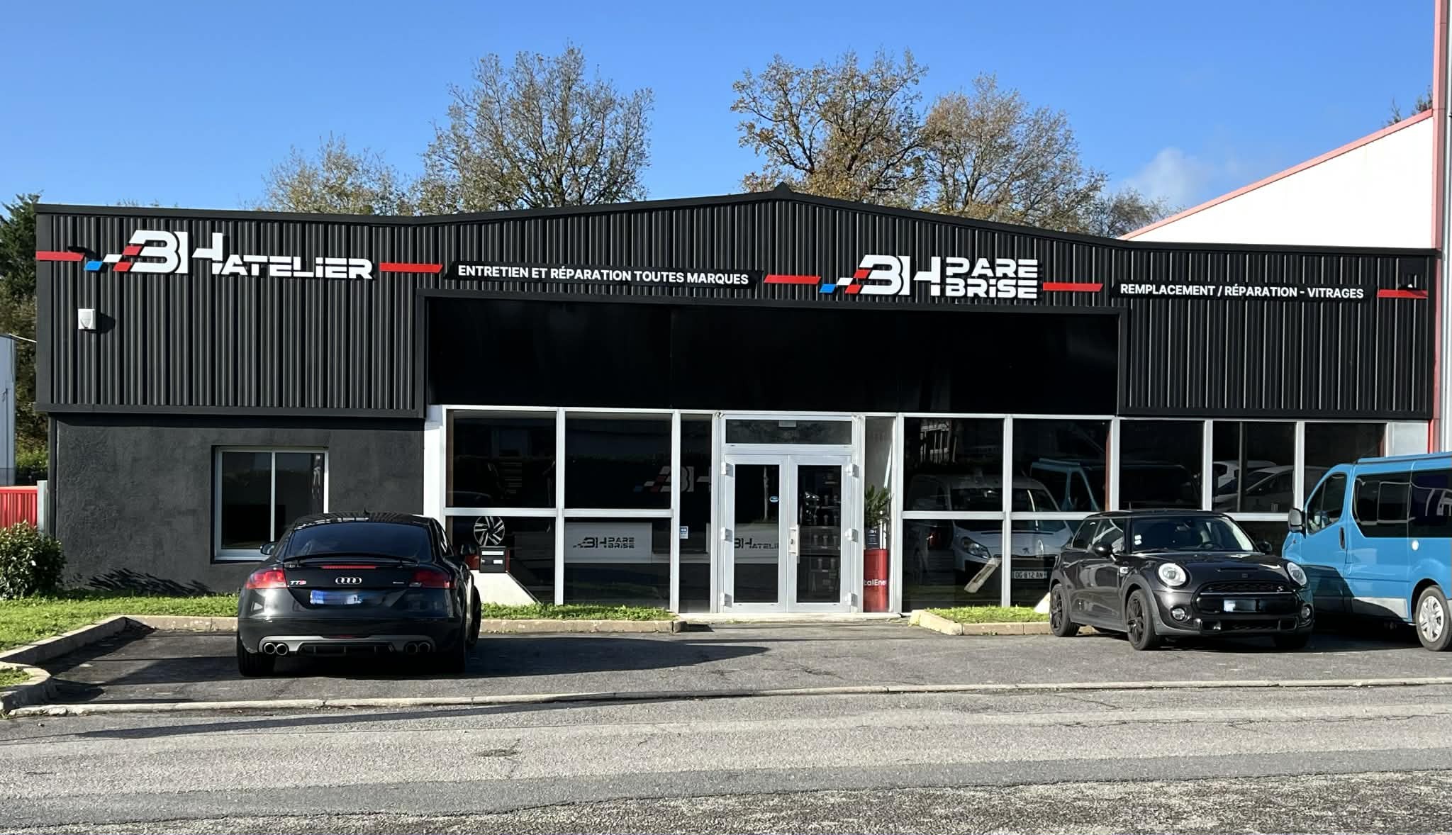 BH atelier photo extérieure du garage