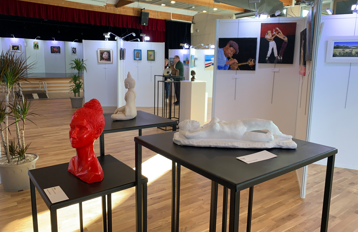 exposition Sautron expose ses artistes avec des peintures et des sculptures