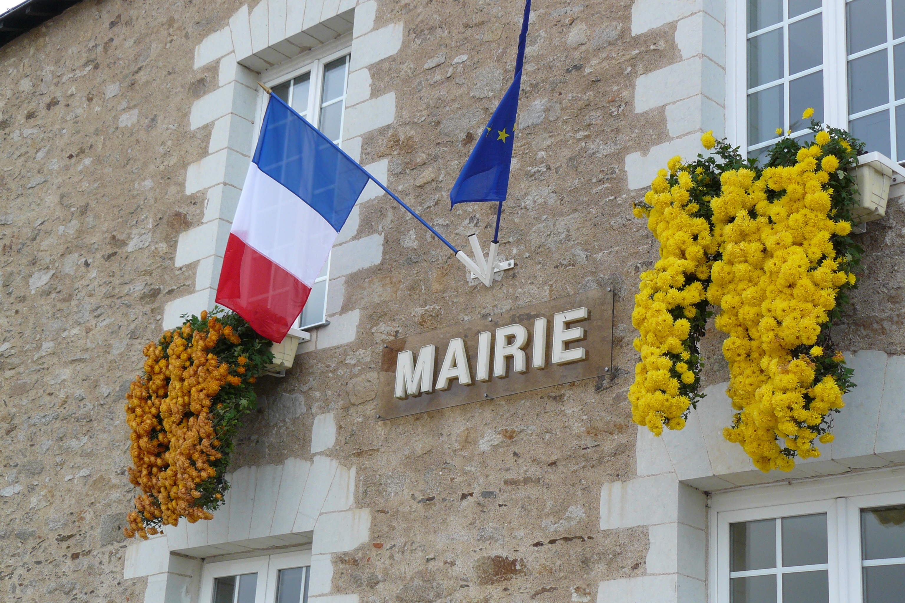fronton mairie3.JPG