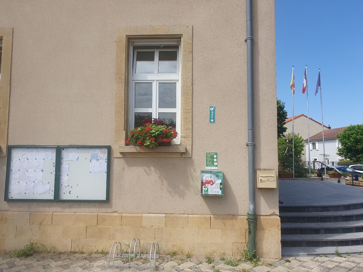 Défibrilateur mairie.jpg